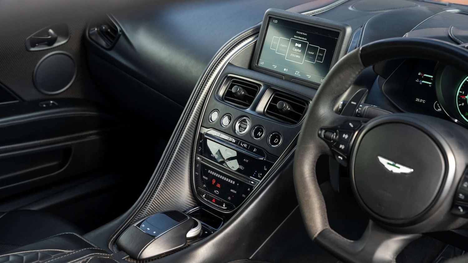 Used Aston Martin DBS 2019 for sale - 76141863: Photo 10