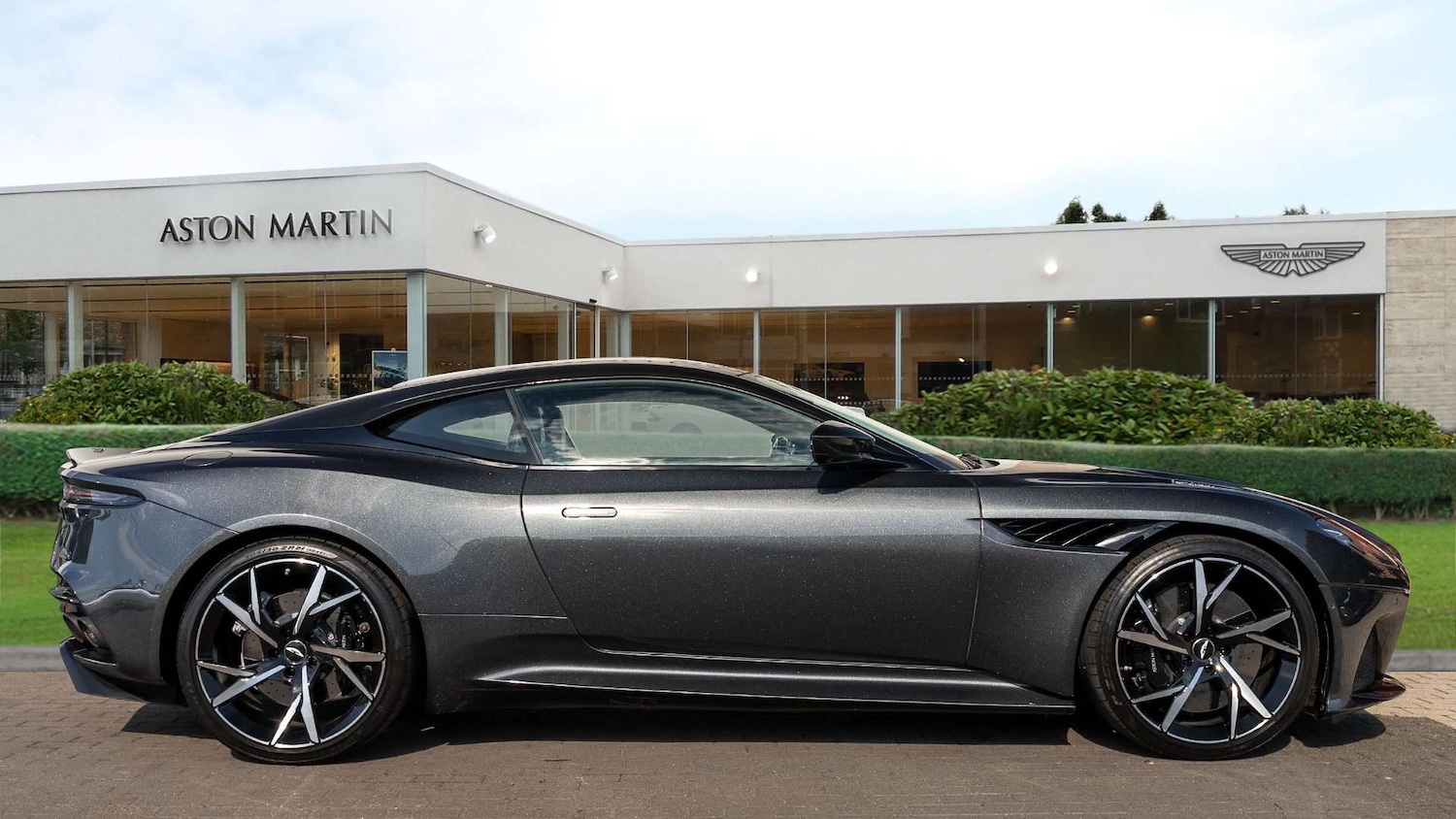 Used Aston Martin DBS 2019 for sale - 76141863: Photo 13