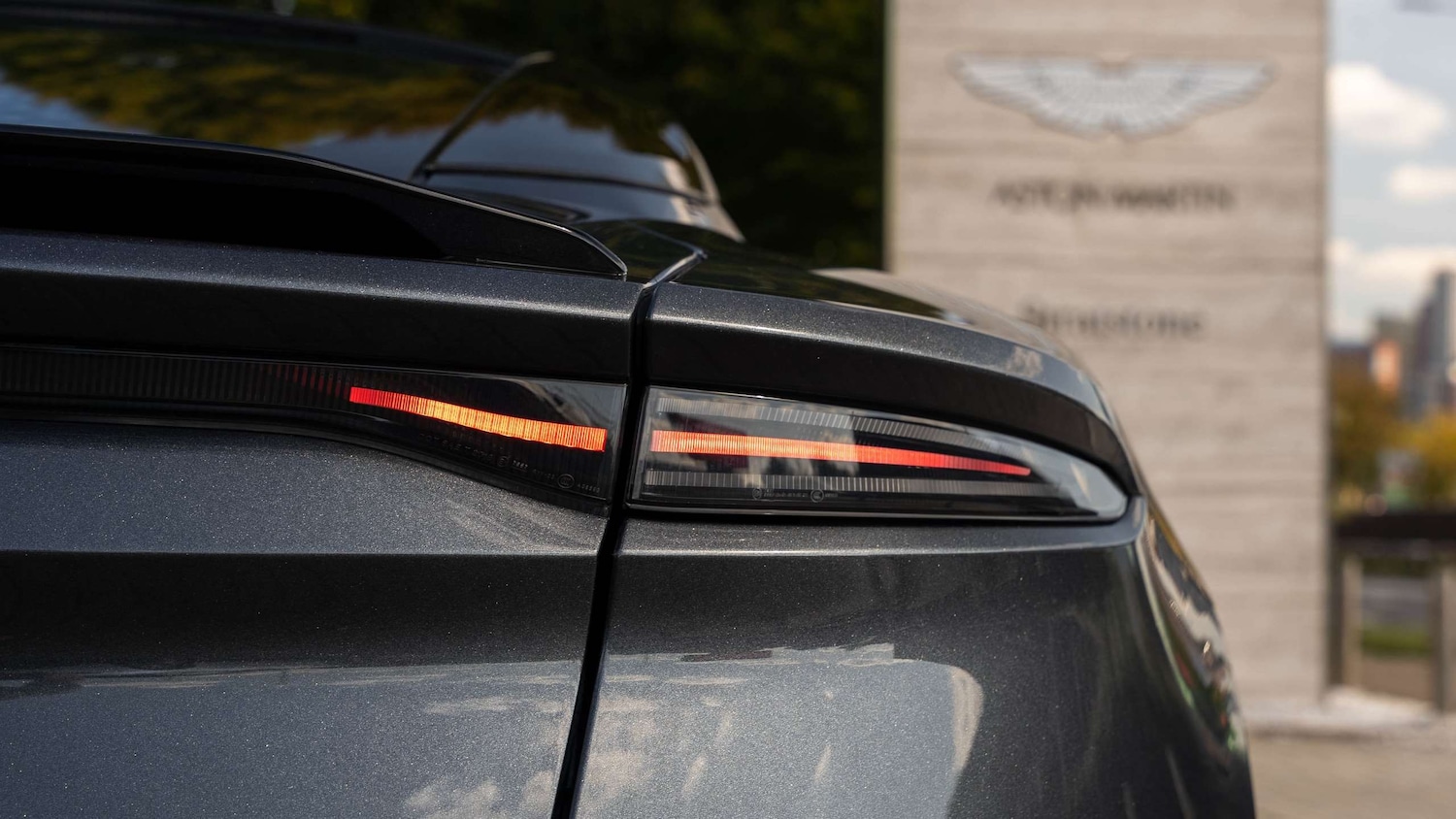 Used Aston Martin DBS 2019 for sale - 76141863: Photo 19