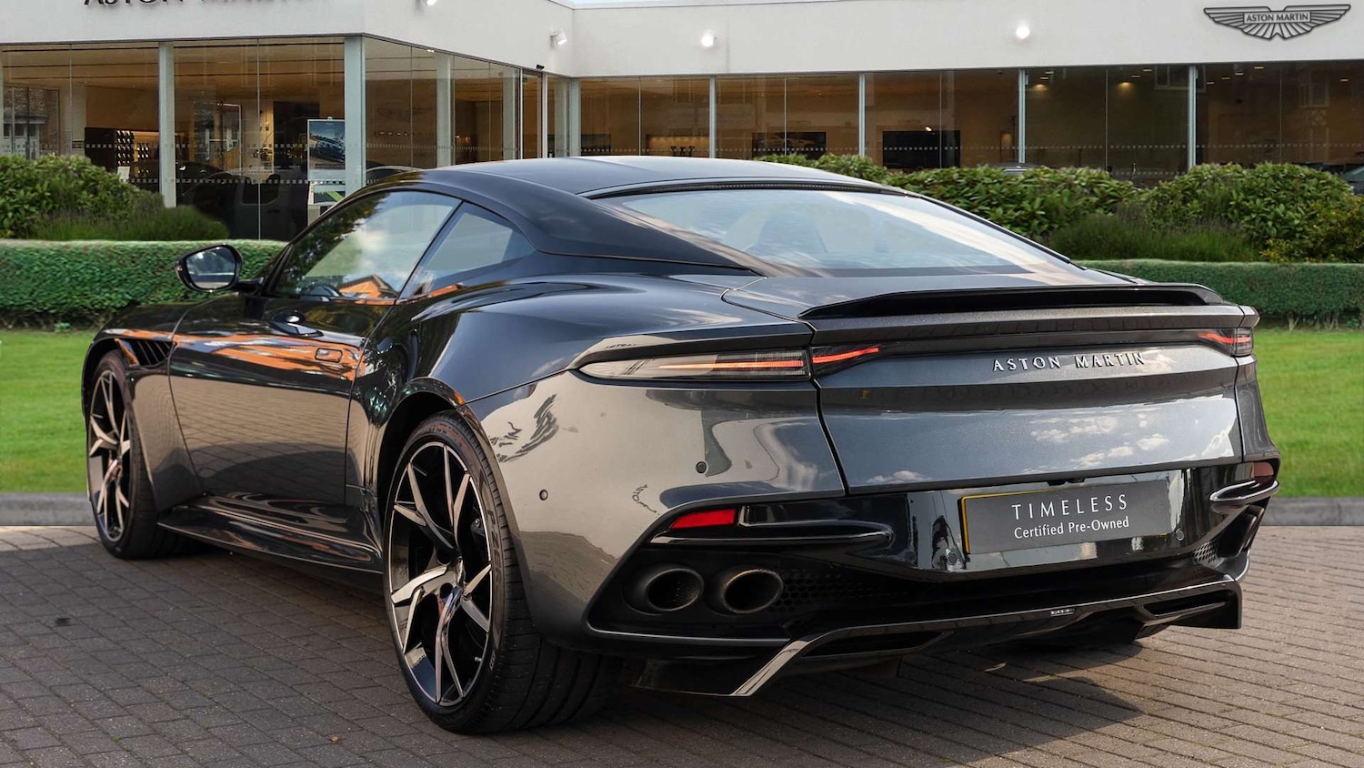 Used Aston Martin DBS 2019 for sale - 76141863: Photo 2