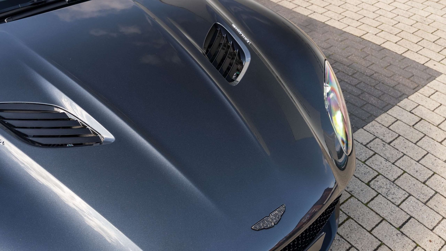 Used Aston Martin DBS 2019 for sale - 76141863: Photo 23