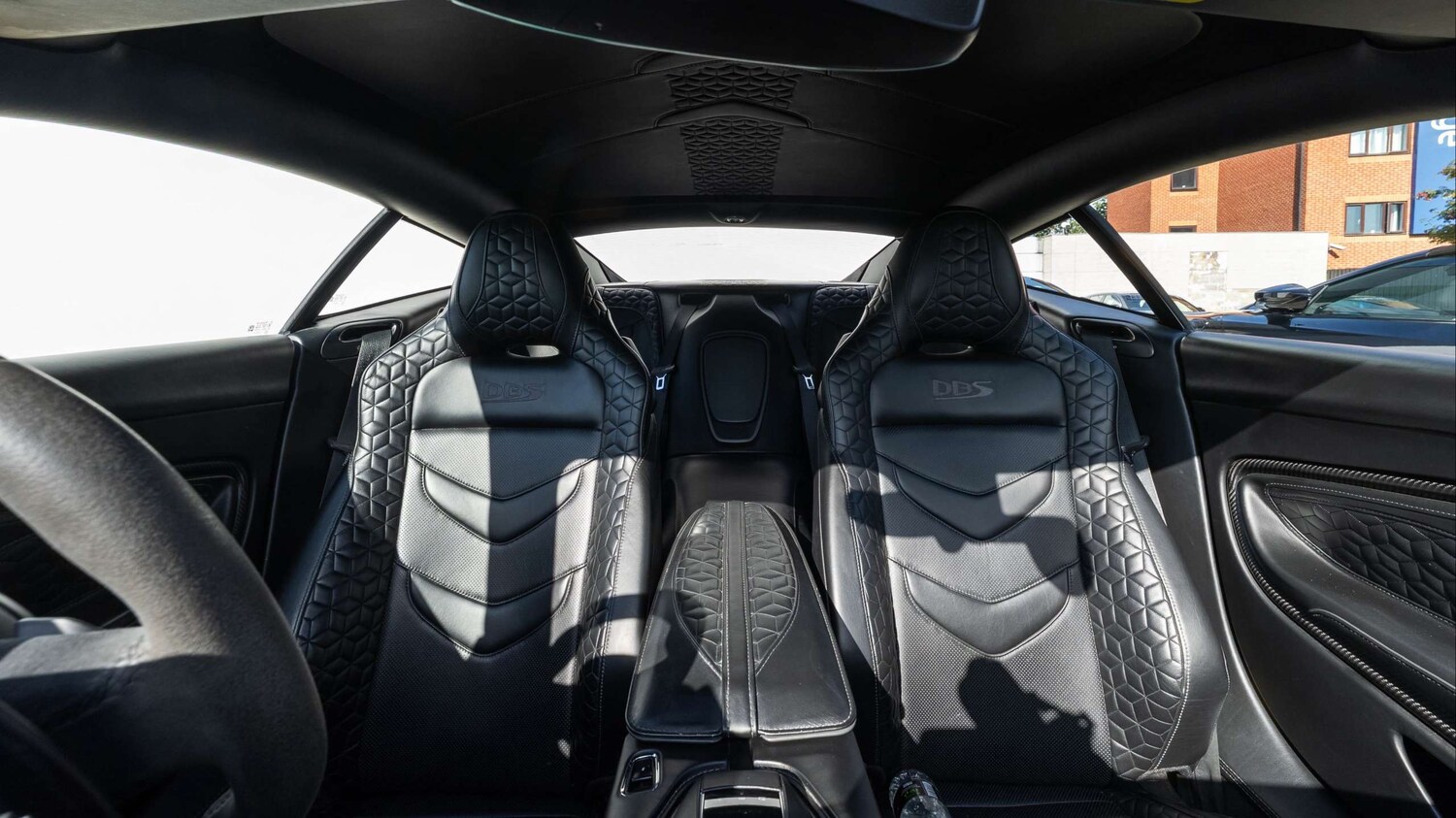 Used Aston Martin DBS 2019 for sale - 76141863: Photo 24
