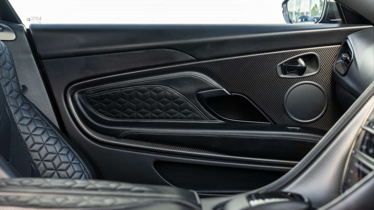 Used Aston Martin DBS 2019 for sale - 76141863: Photo 28