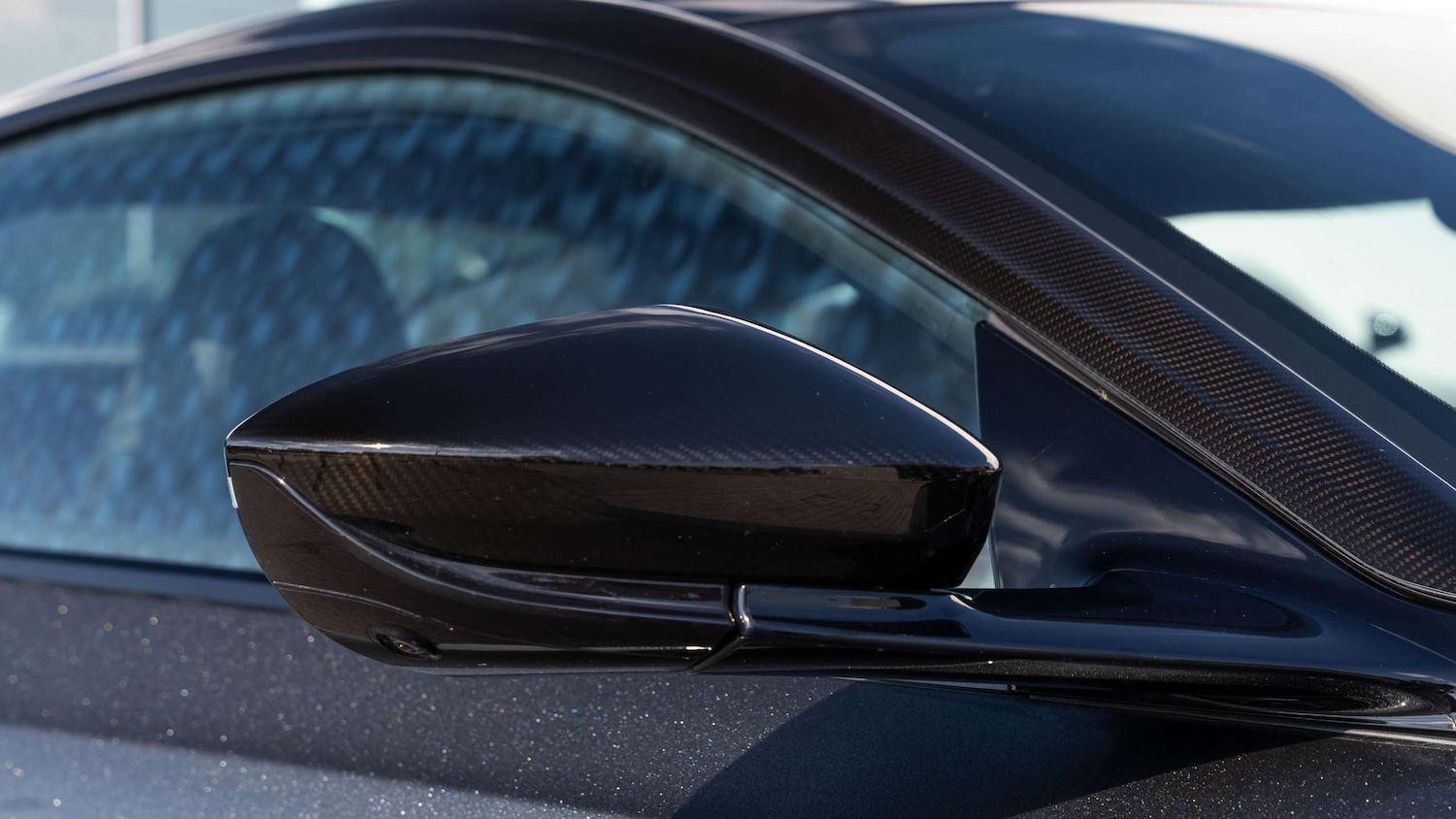 Used Aston Martin DBS 2019 for sale - 76141863: Photo 30