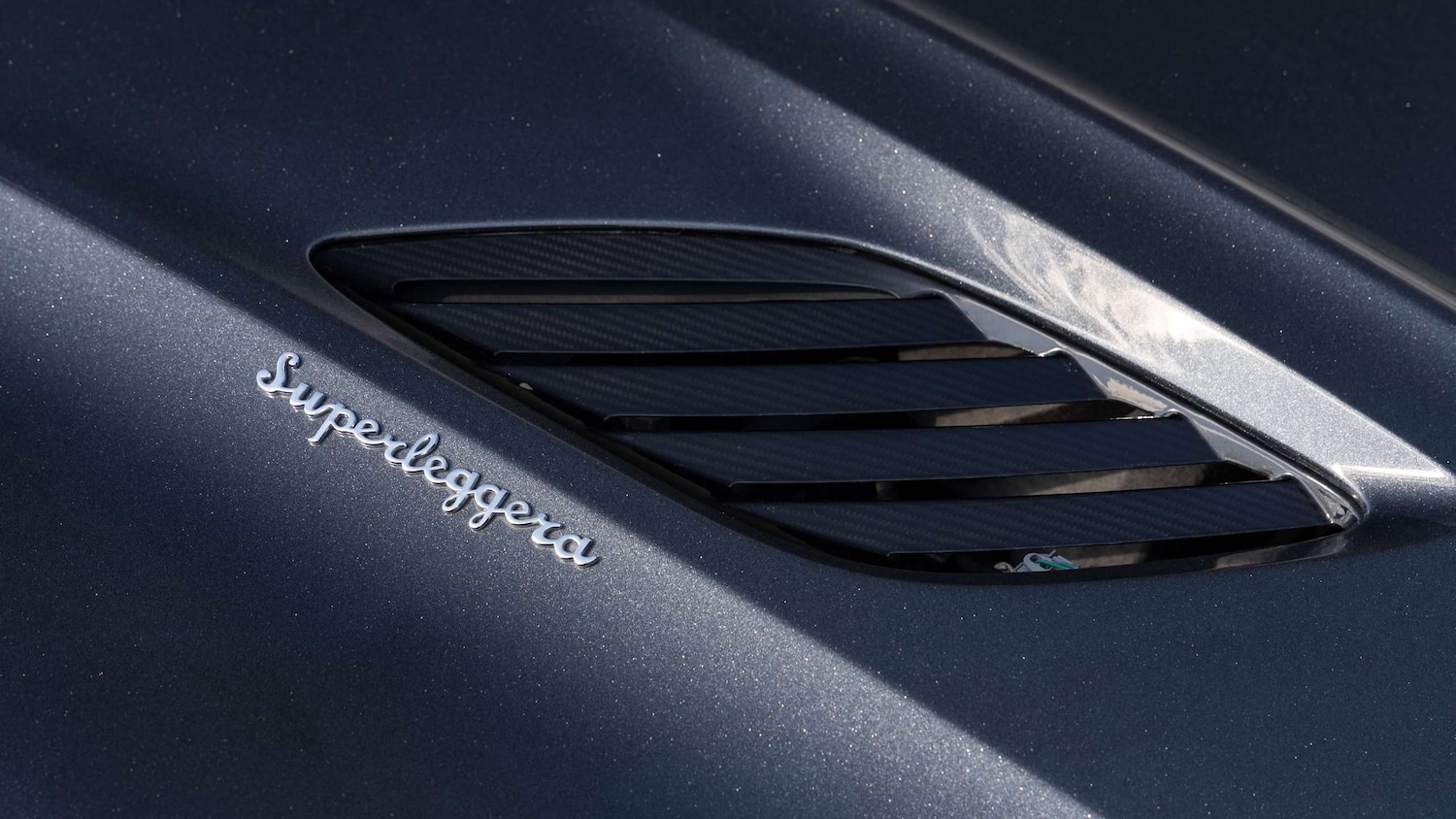 Used Aston Martin DBS 2019 for sale - 76141863: Photo 31