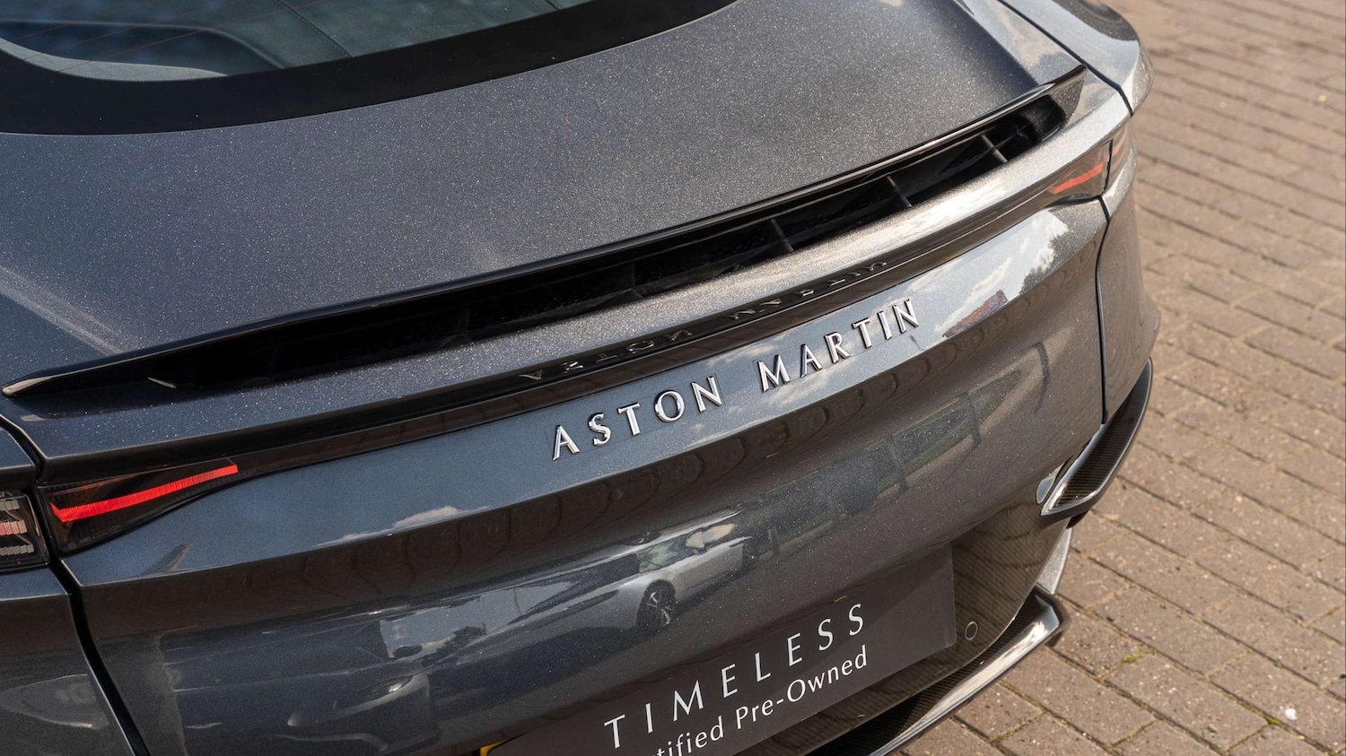 Used Aston Martin DBS 2019 for sale - 76141863: Photo 8