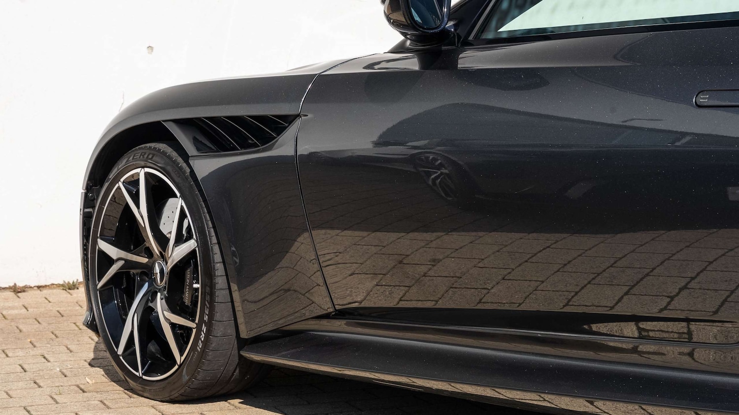 Used Aston Martin DBS 2019 for sale - 76141863: Photo 9