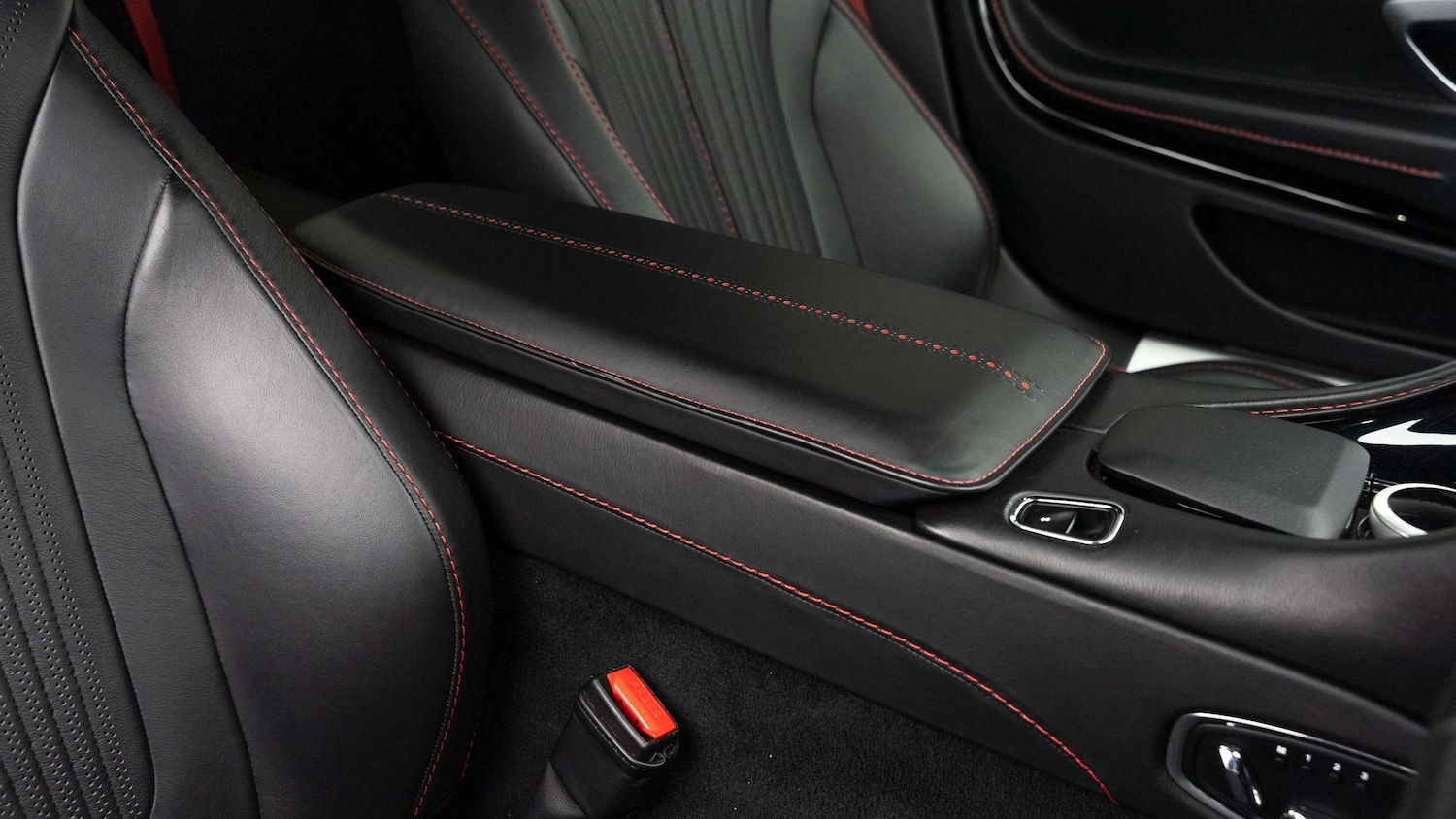 Used Aston Martin DB11 2020 for sale - 76624534: Photo 22