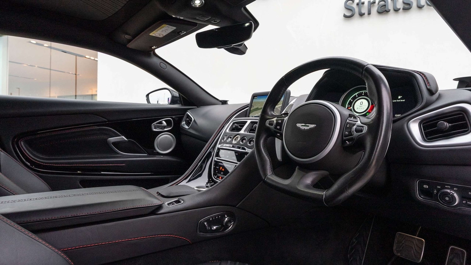 Used Aston Martin DB11 2020 for sale - 76624534: Photo 3