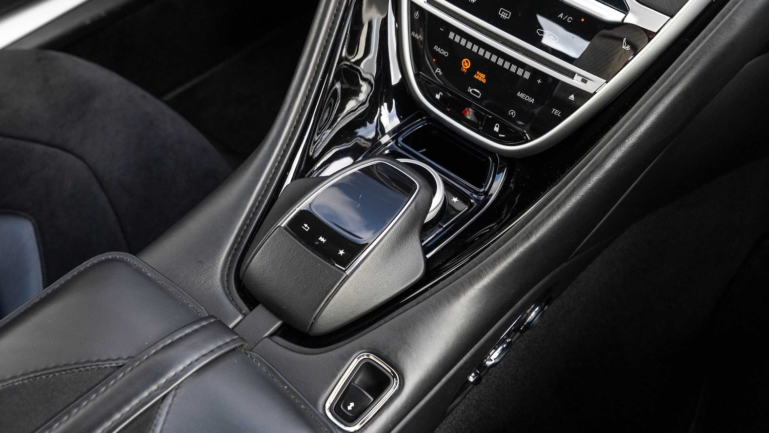 Used Aston Martin DBS for sale - 77414625: Photo 26