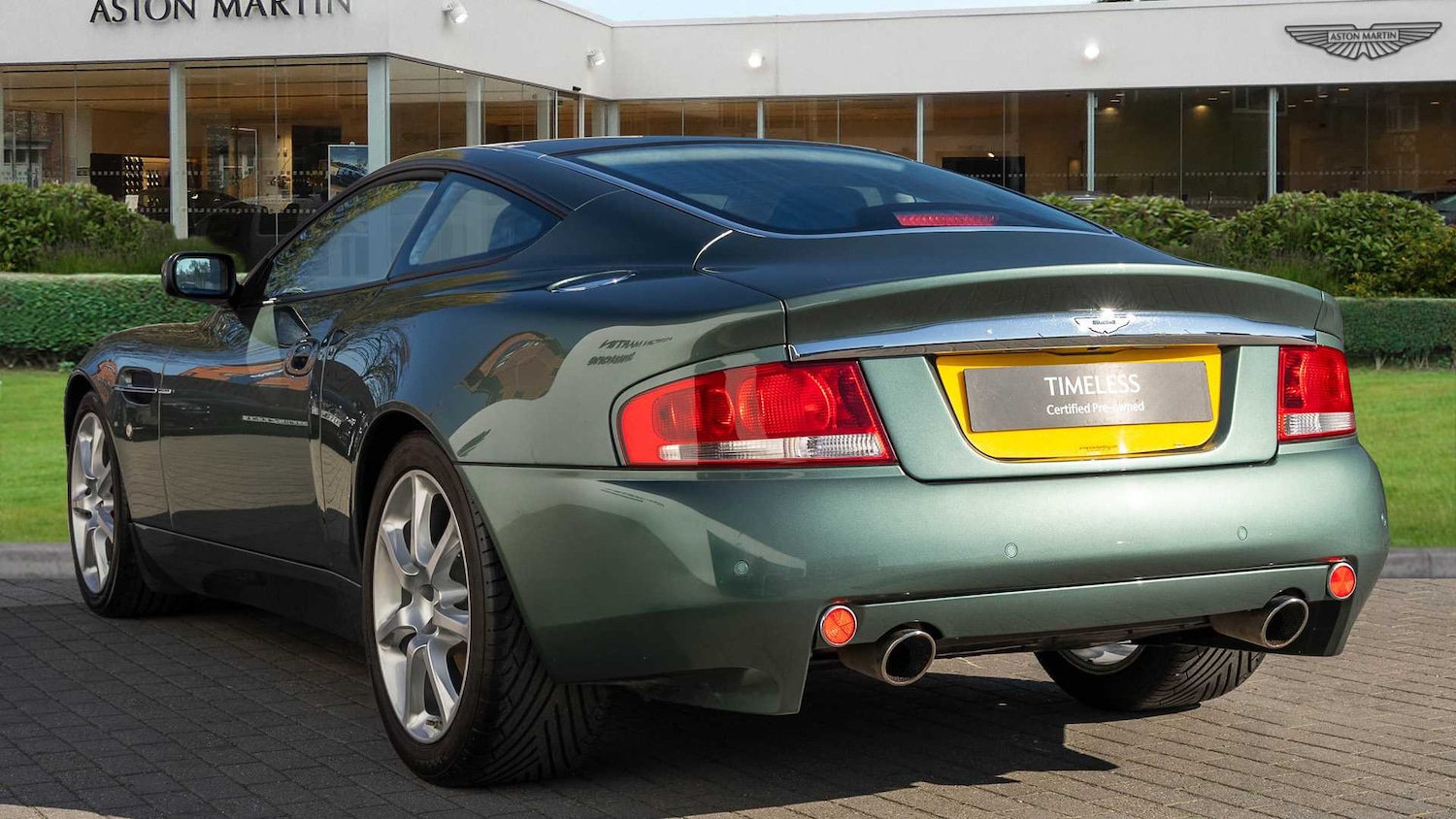 Used Aston Martin Vanquish 2004 for sale - 78024011: Photo 2