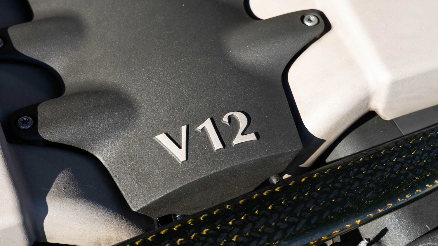 Used Aston Martin Vanquish 2004 for sale - 78024011: Photo 21