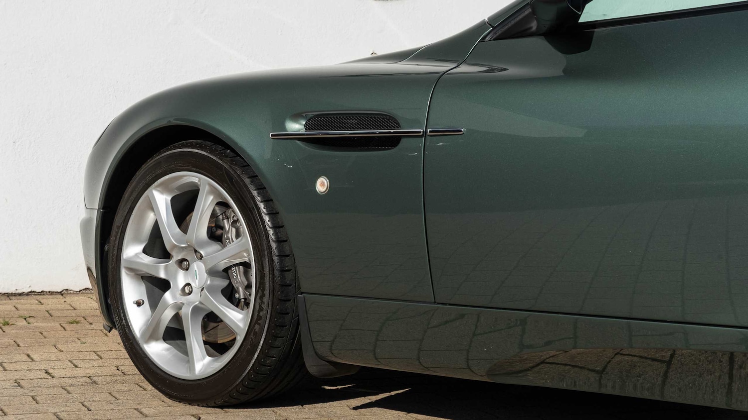 Used Aston Martin Vanquish 2004 for sale - 78024011: Photo 22