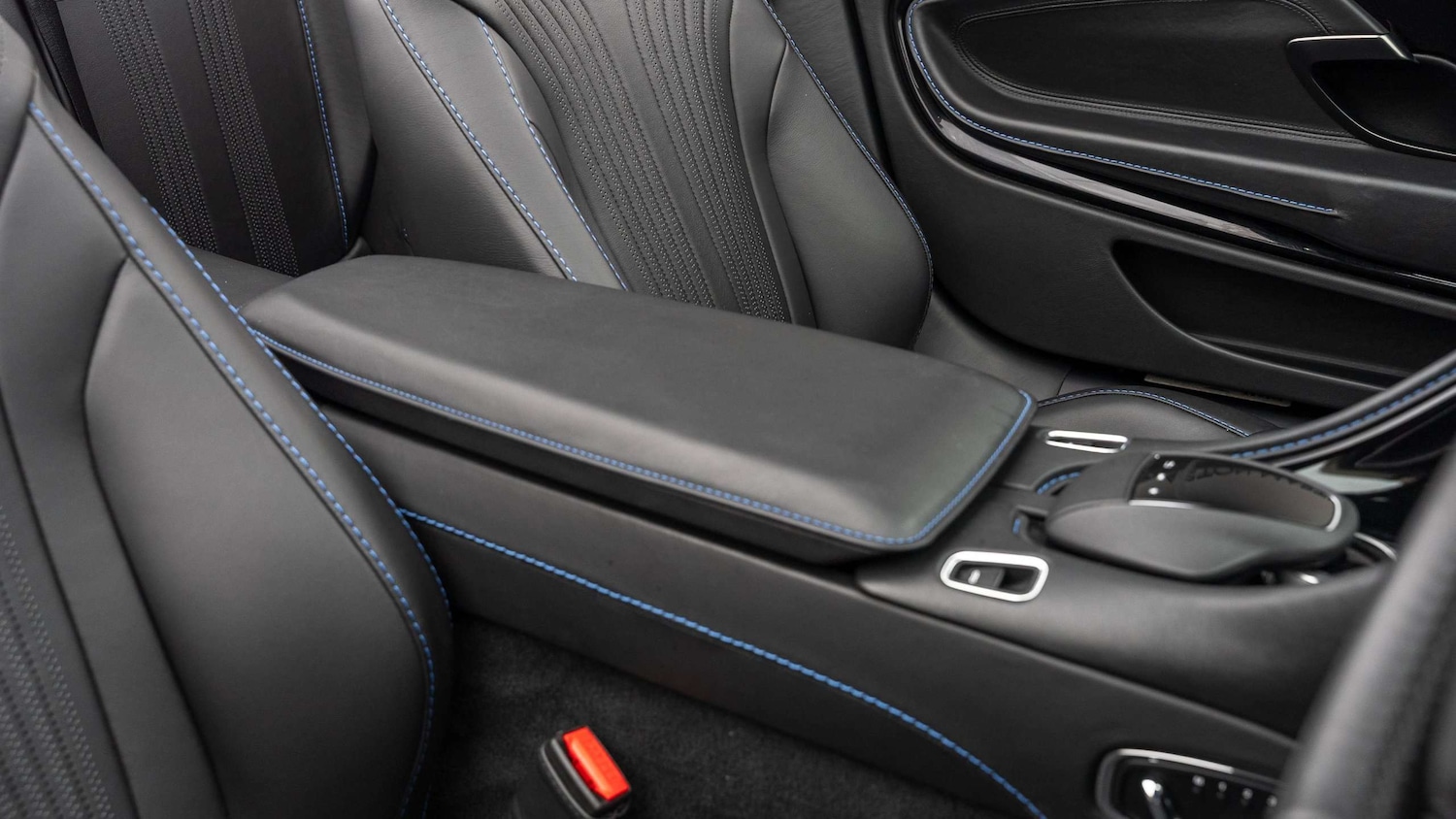 Used Aston Martin DB11 2020 for sale - 76339576: Photo 24