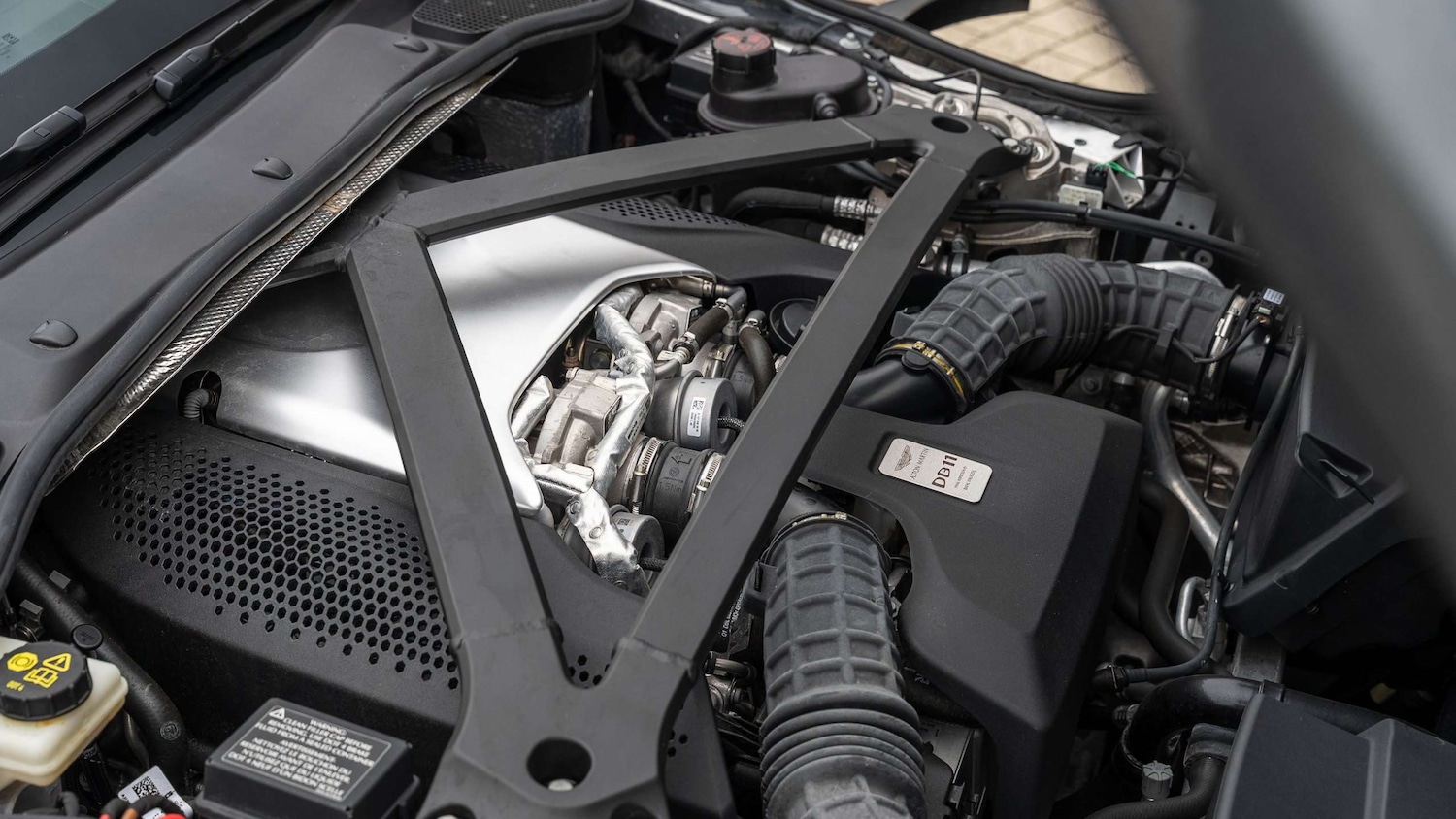 Used Aston Martin DB11 2020 for sale - 76339576: Photo 29