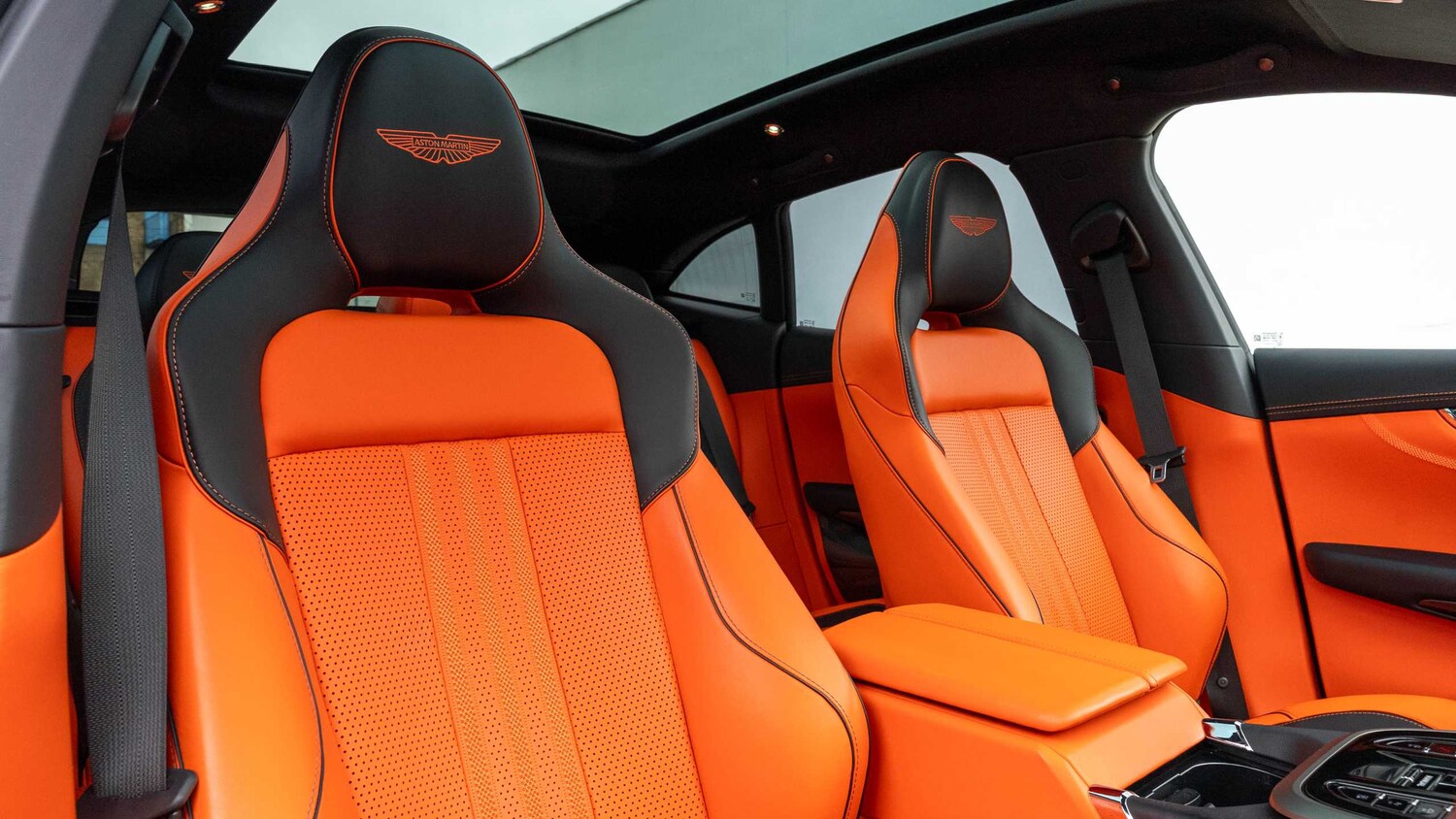 Used Aston Martin DBX 2025 for sale - 77827237: Photo 12