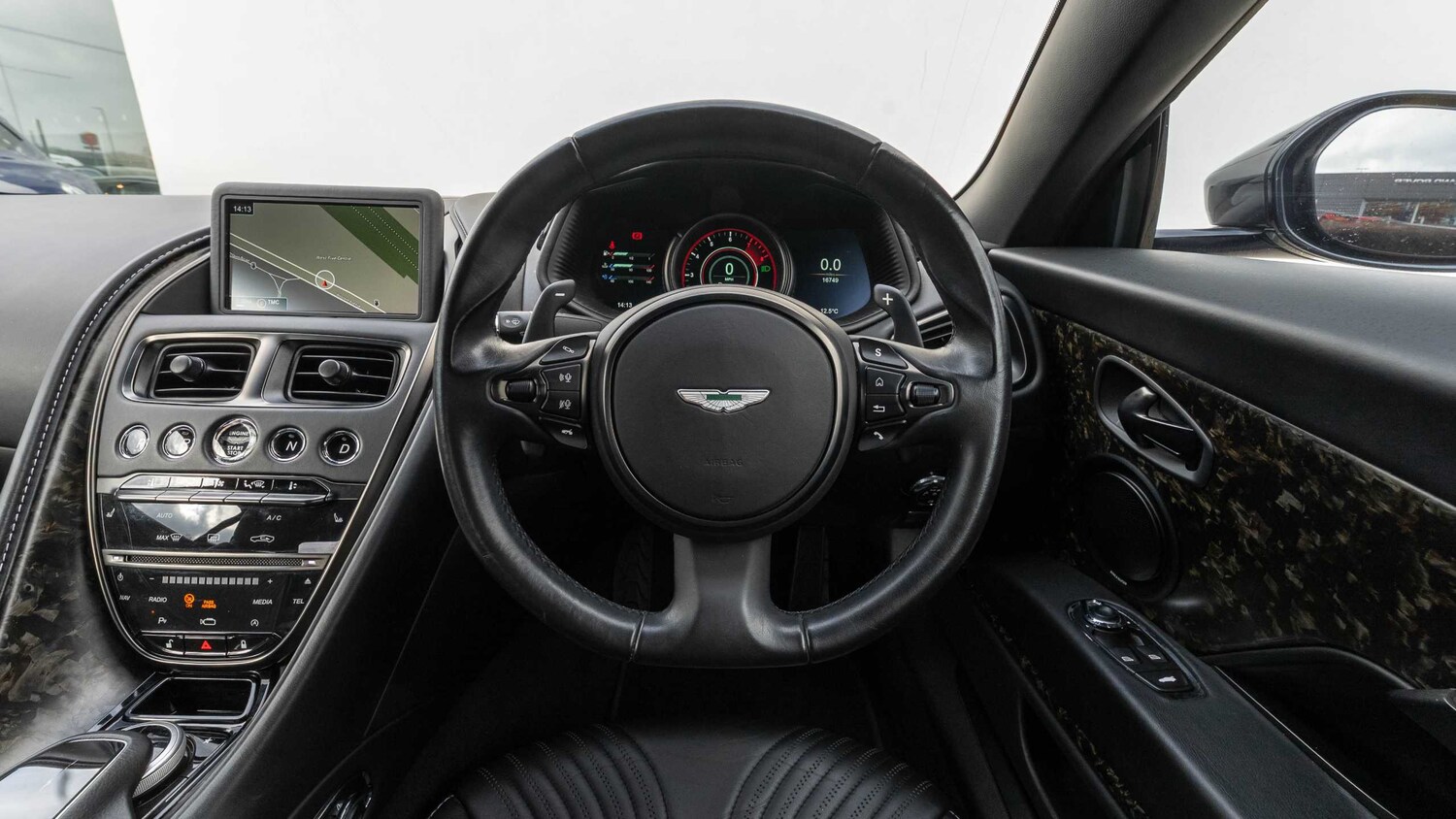 Used Aston Martin DB11 2017 for sale - 77698950: Photo 11