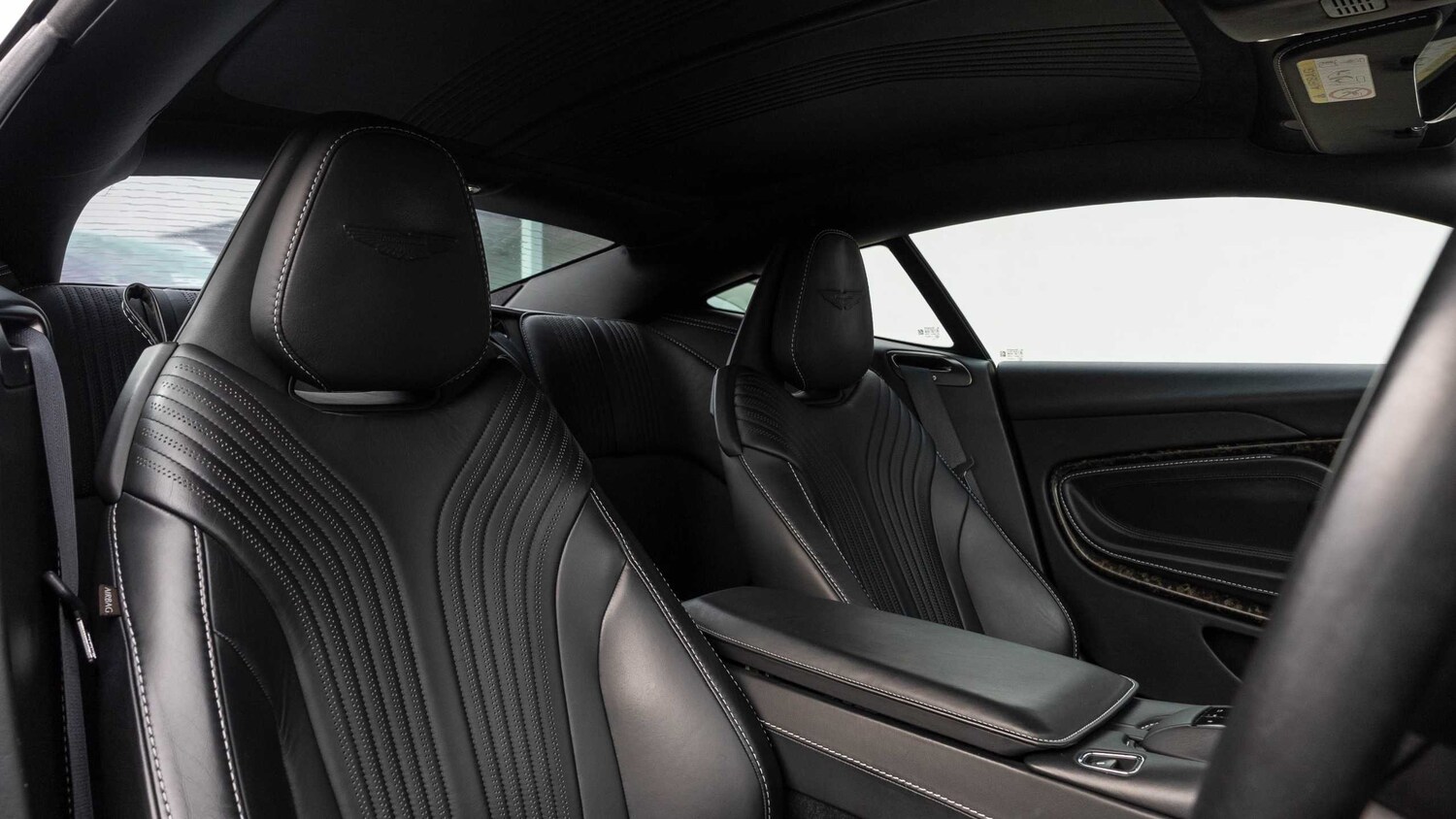 Used Aston Martin DB11 2017 for sale - 77698950: Photo 12