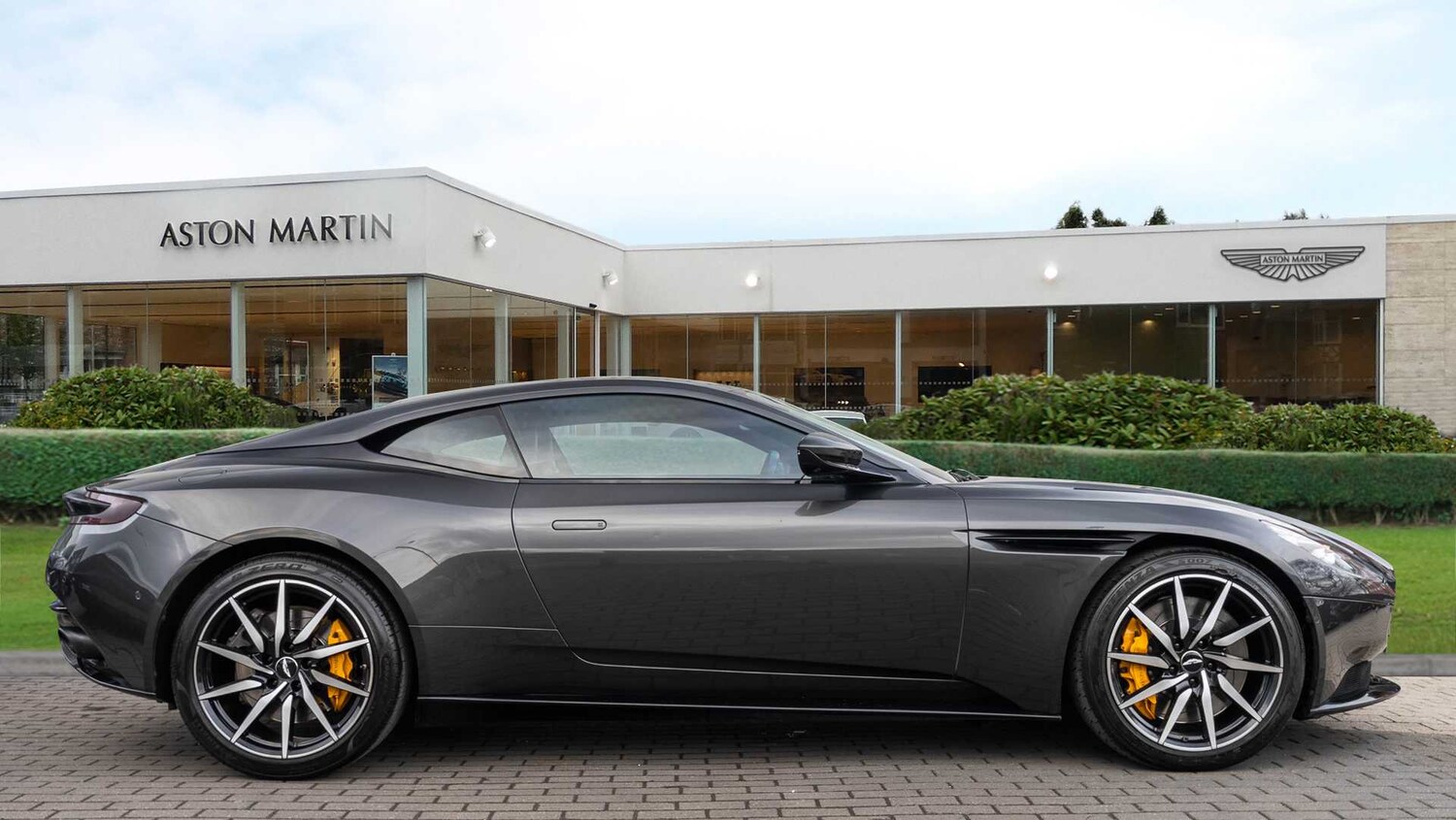 Used Aston Martin DB11 2017 for sale - 77698950: Photo 14