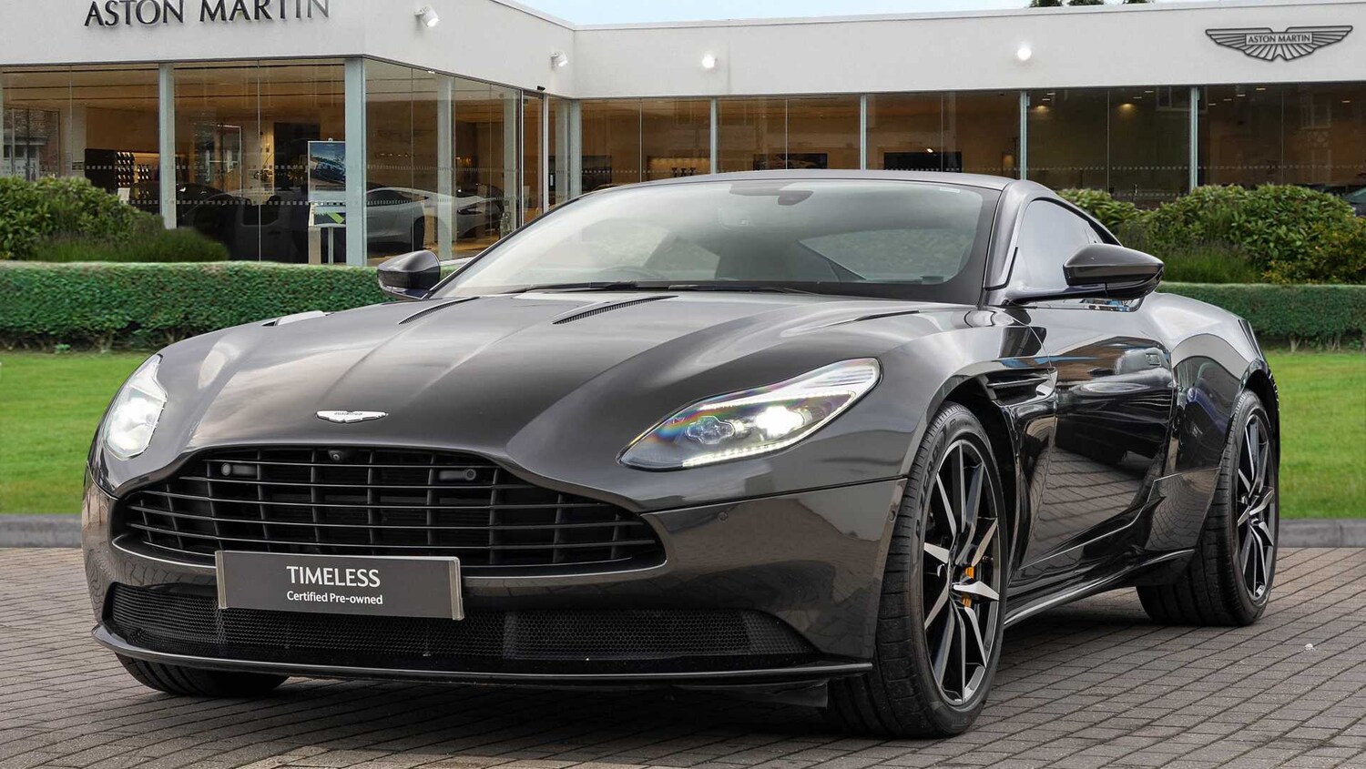 Used Aston Martin DB11 2017 for sale - 77698950: Photo 16