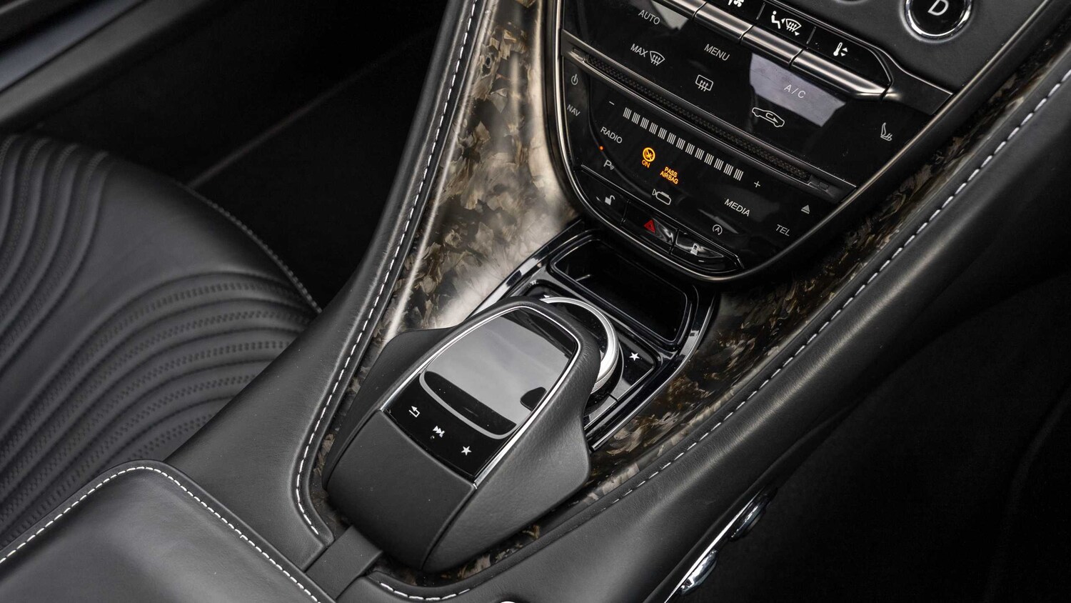 Used Aston Martin DB11 2017 for sale - 77698950: Photo 20