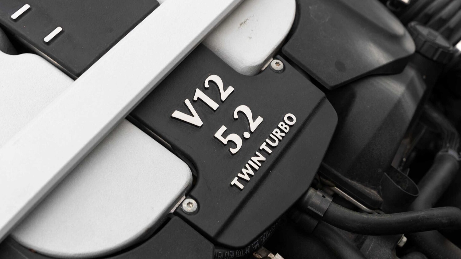 Used Aston Martin DB11 2017 for sale - 77698950: Photo 29