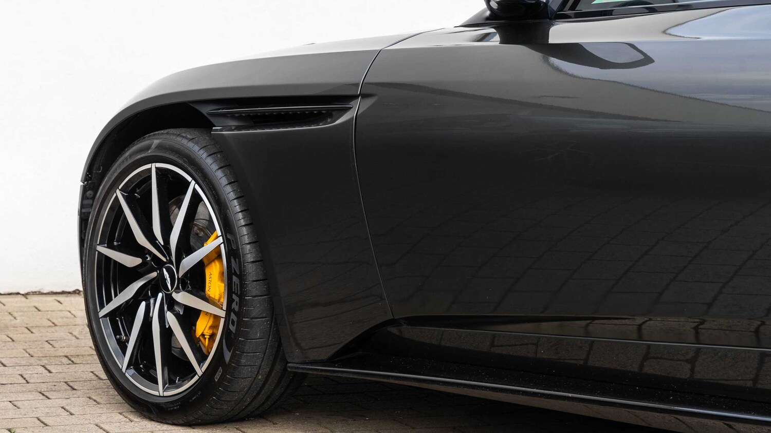 Used Aston Martin DB11 2017 for sale - 77698950: Photo 9