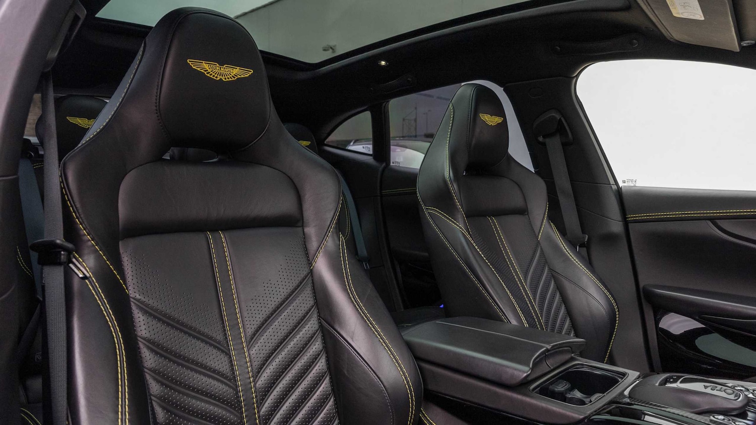 Used Aston Martin DBX 2023 for sale - 77628178: Photo 12