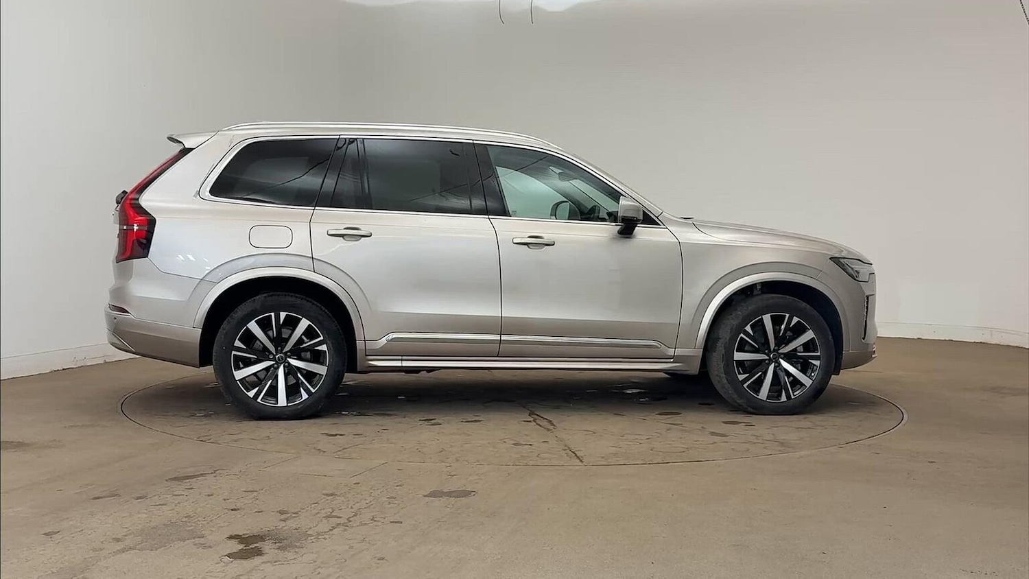 Used Volvo XC90 2025 for sale - 76565447: Photo 2