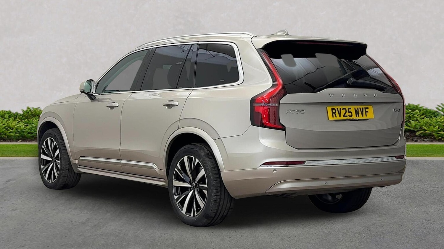 Used Volvo XC90 2025 for sale - 76565447: Photo 3