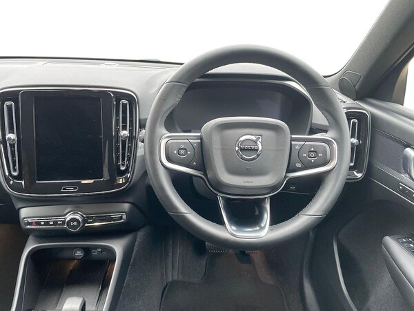 Used Volvo XC40 2025 for sale - 76268330: Photo 9