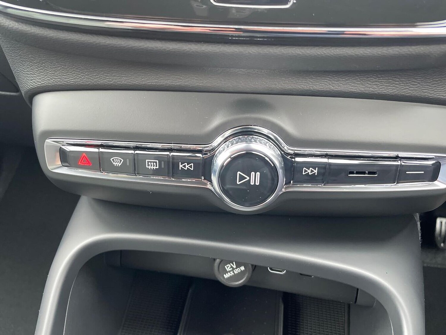 Used Volvo XC40 2025 for sale - 76249735: Photo 12