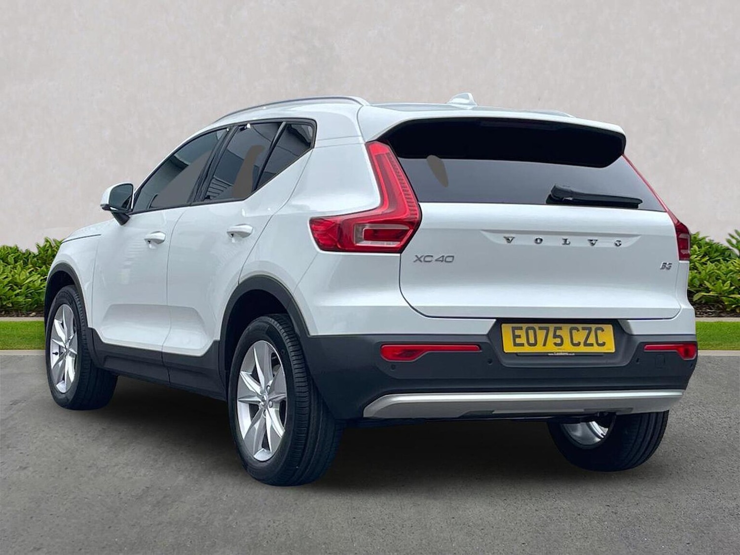 Used Volvo XC40 2025 for sale - 76249735: Photo 2