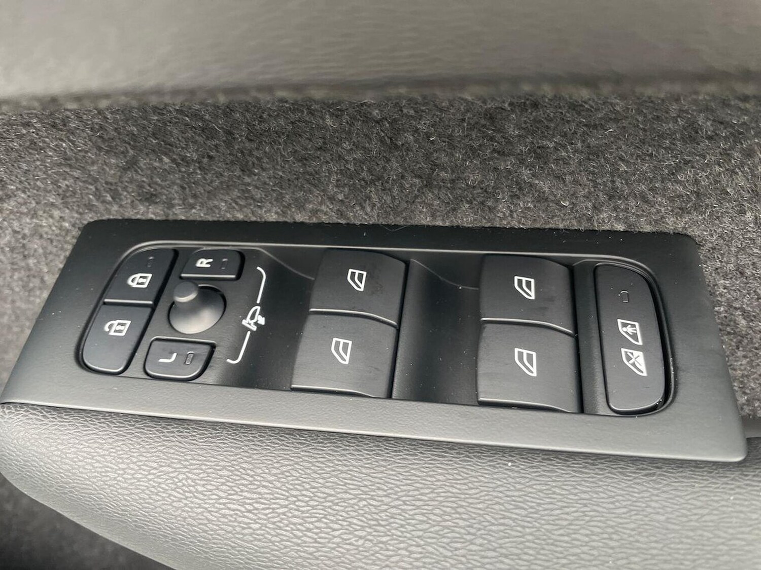 Used Volvo XC40 2025 for sale - 76249735: Photo 21