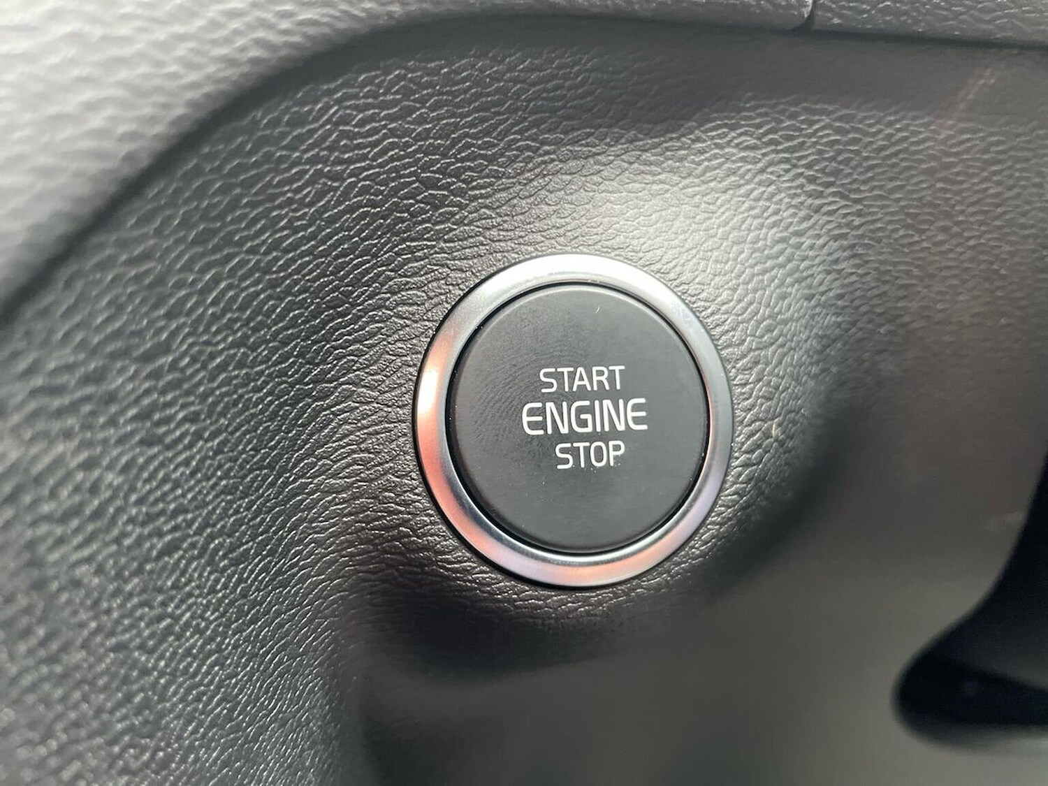 Used Volvo XC40 2025 for sale - 76249735: Photo 27