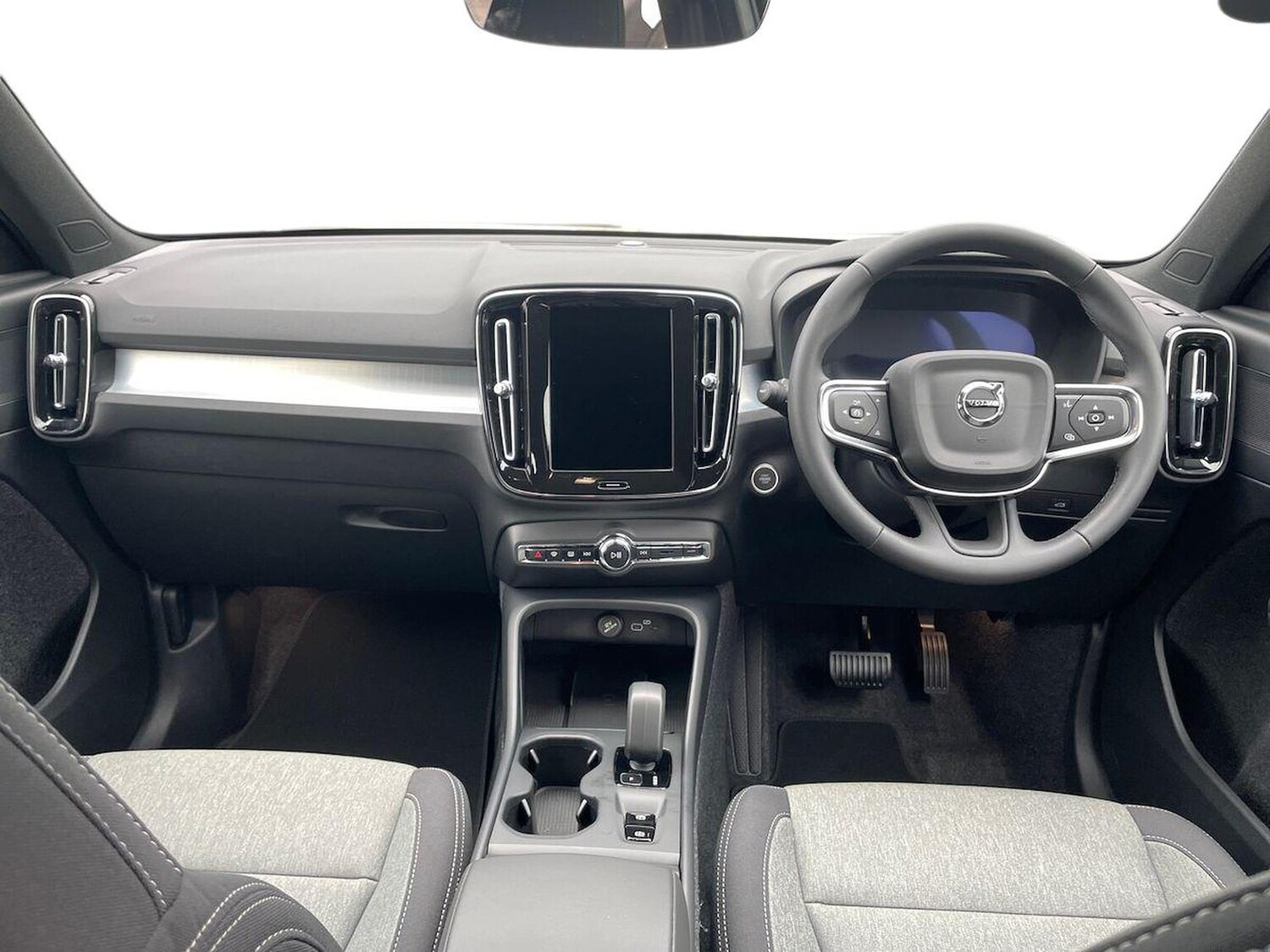 Used Volvo XC40 2025 for sale - 76249735: Photo 8