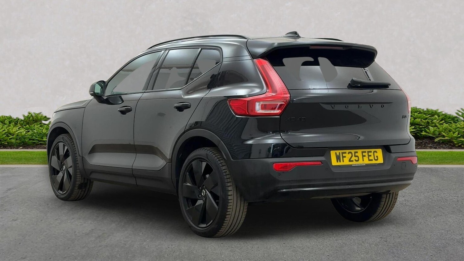 Used Volvo XC40 2025 for sale - 76565469: Photo 2