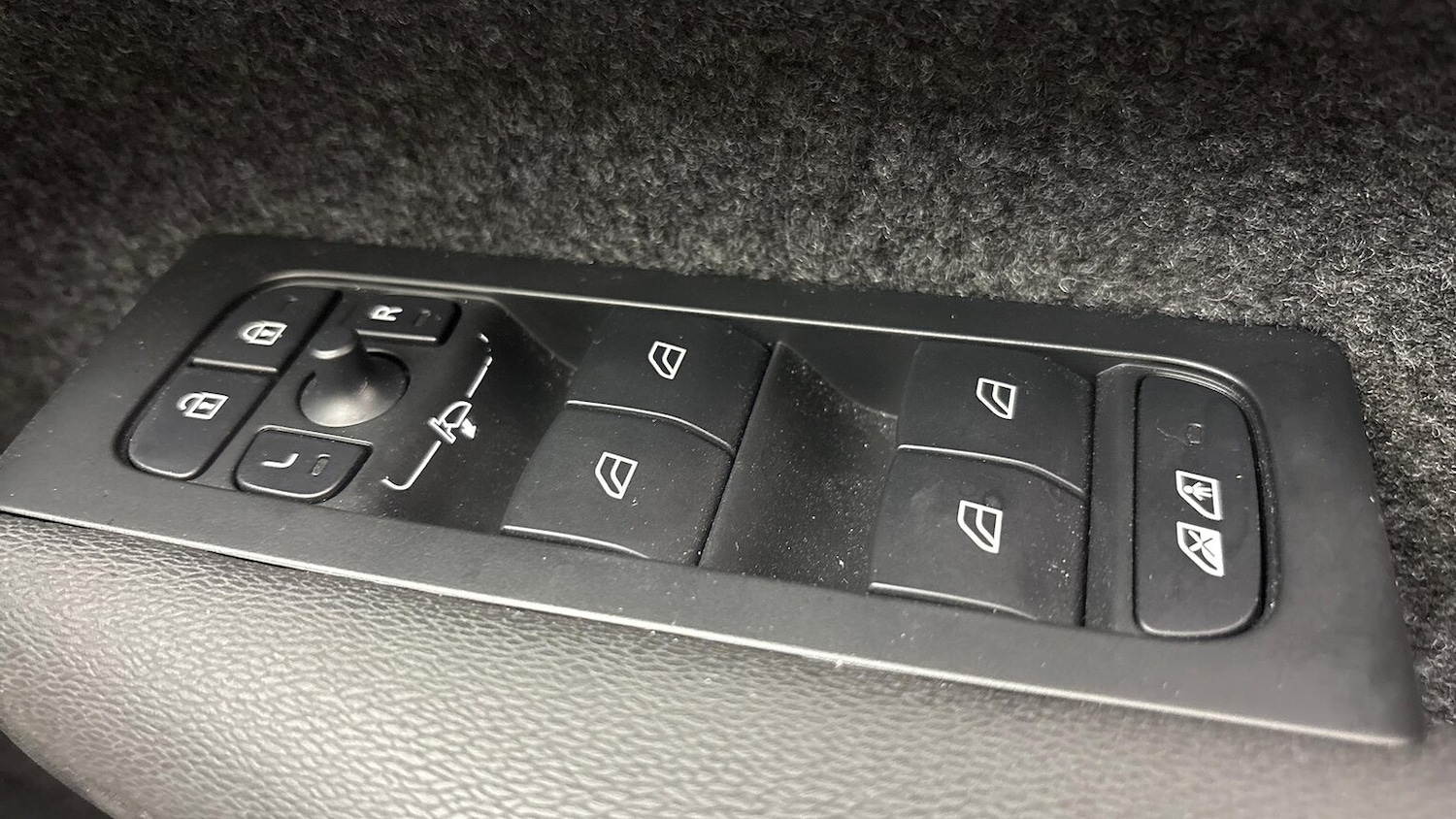 Used Volvo XC40 2025 for sale - 76565469: Photo 23