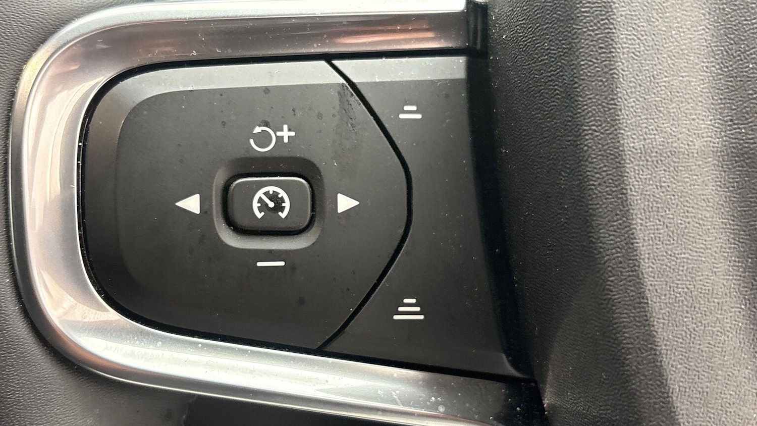 Used Volvo XC40 2025 for sale - 76565469: Photo 29