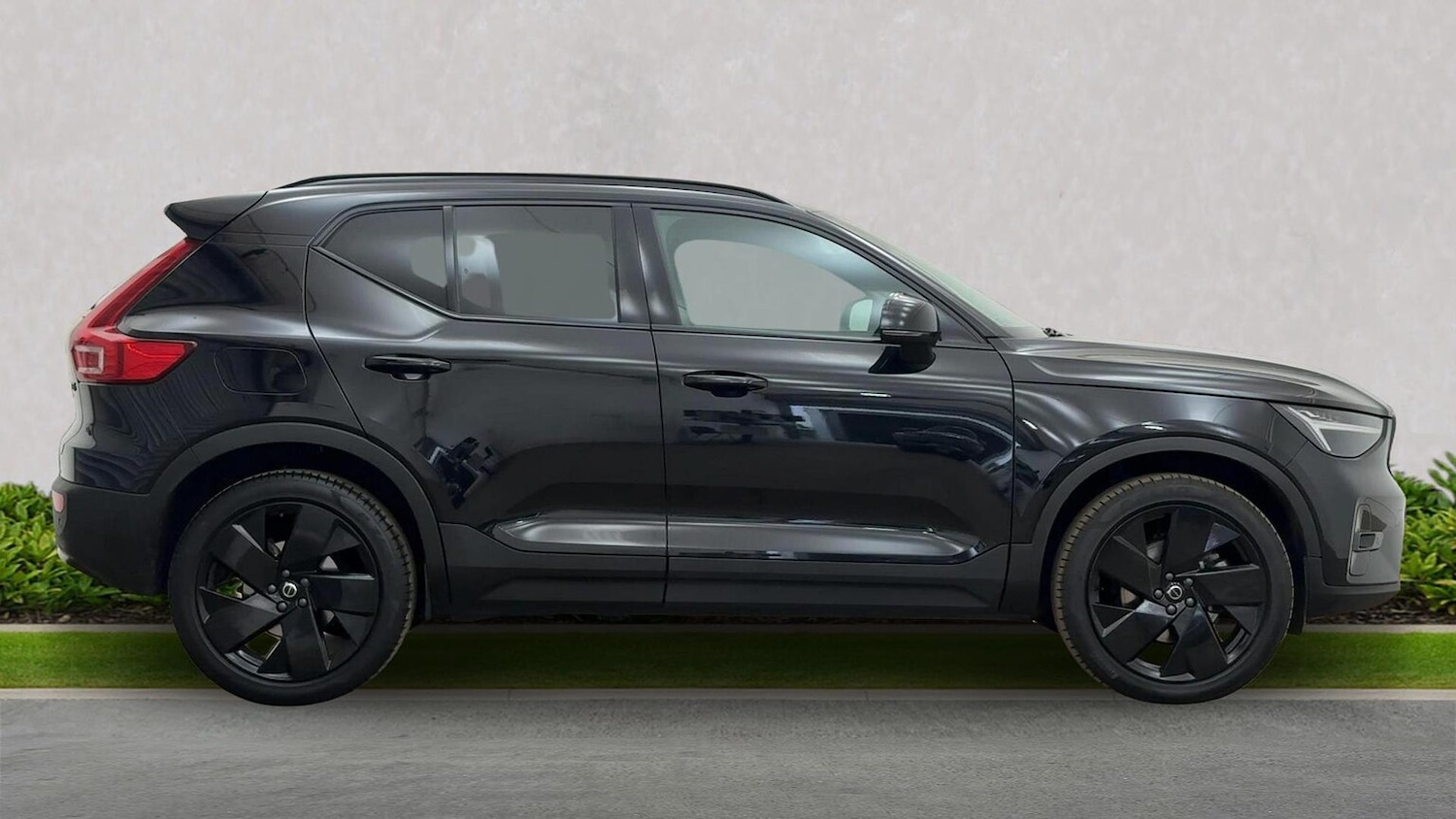 Used Volvo XC40 2025 for sale - 76565469: Photo 3