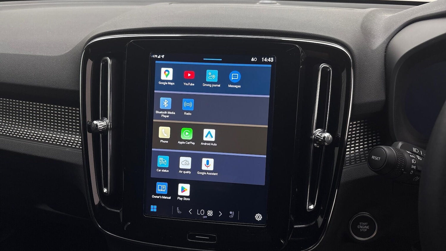 Used Volvo XC40 2025 for sale - 76565469: Photo 32