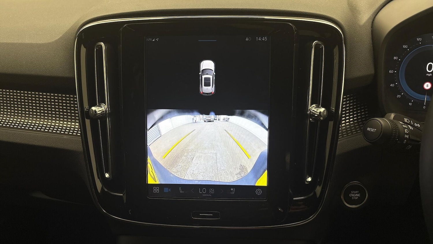 Used Volvo XC40 2025 for sale - 76565469: Photo 39