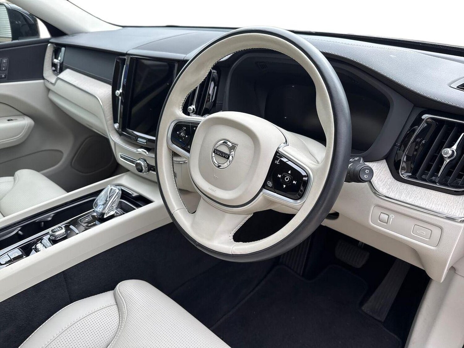 Used Volvo XC60 2020 for sale - 76017868: Photo 15