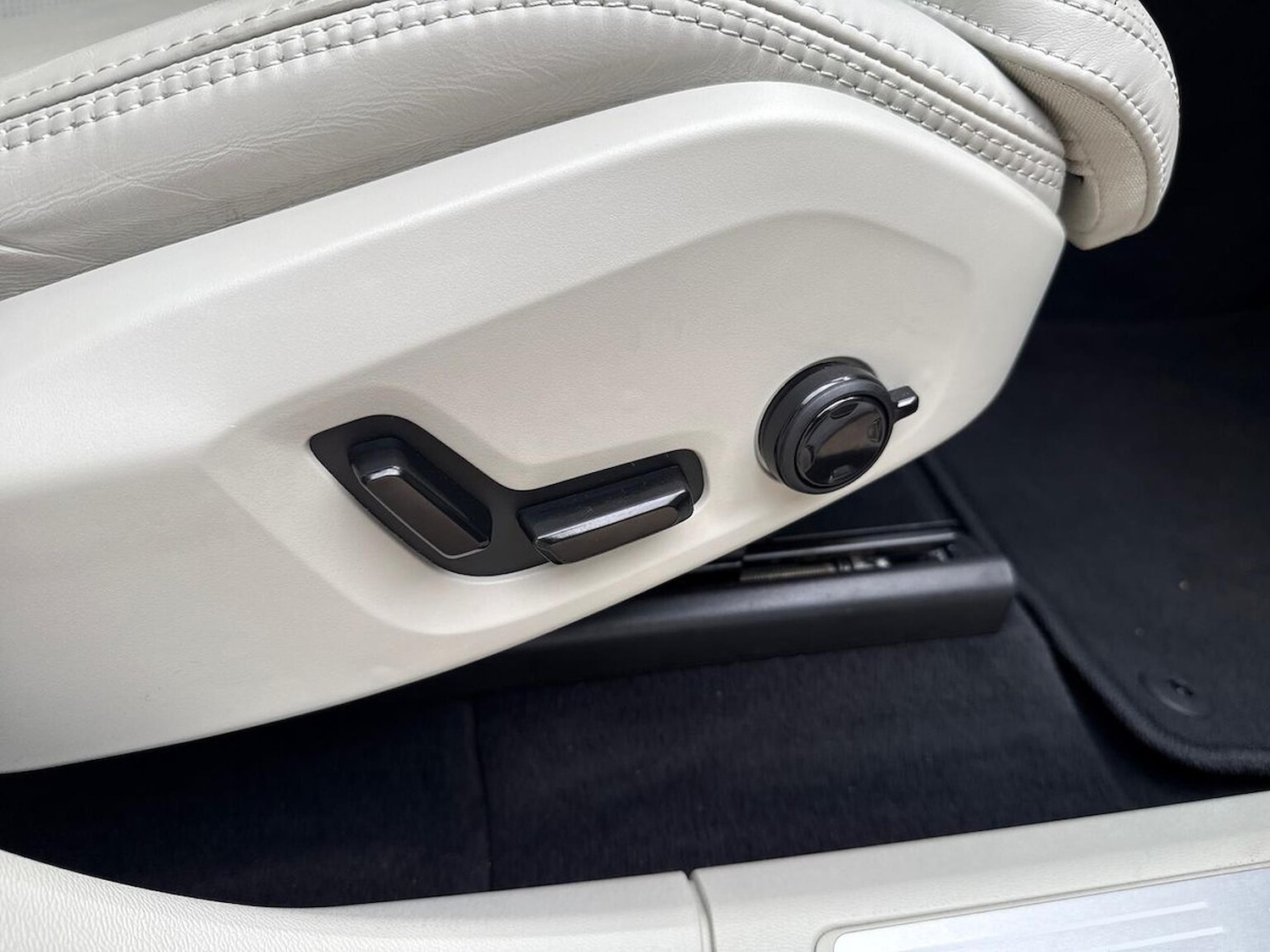 Used Volvo XC60 2020 for sale - 76017868: Photo 30