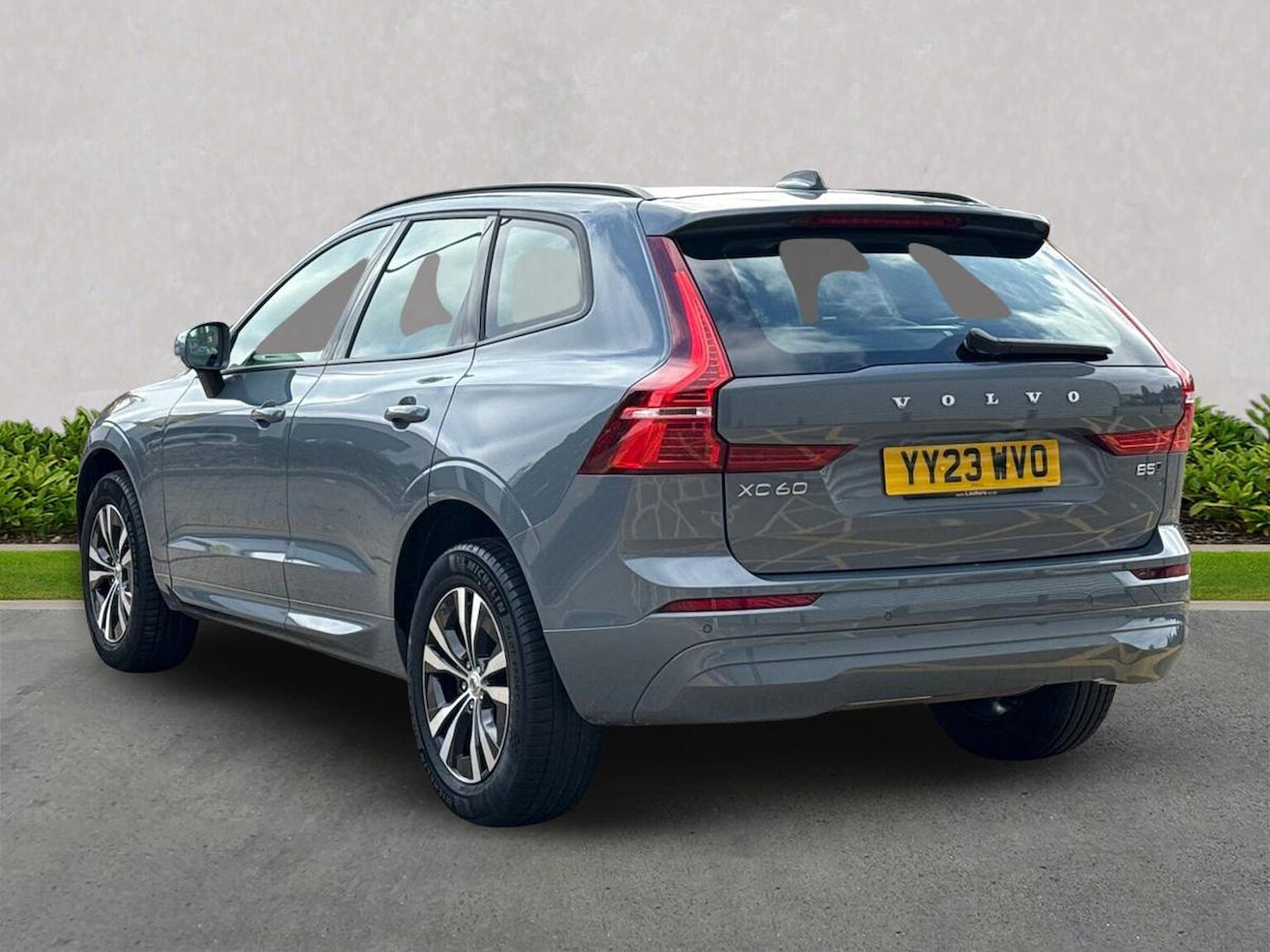 Used Volvo XC60 2023 for sale - 76439800: Photo 2
