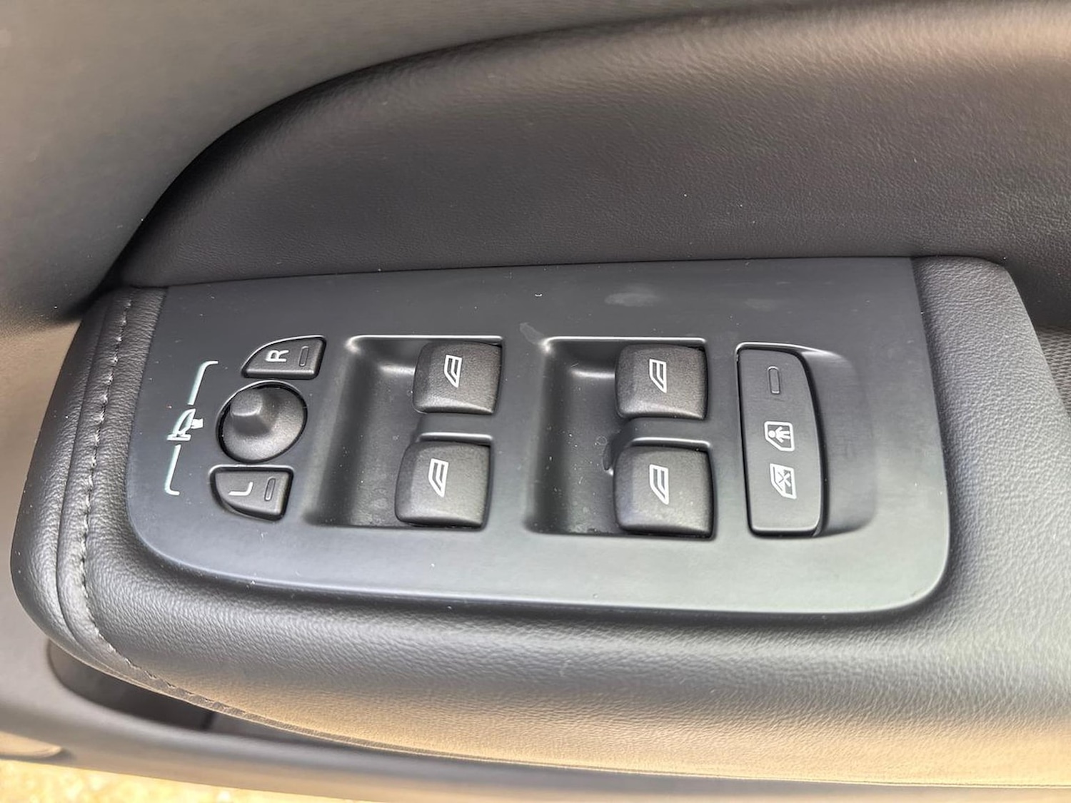 Used Volvo XC60 2023 for sale - 76439800: Photo 21