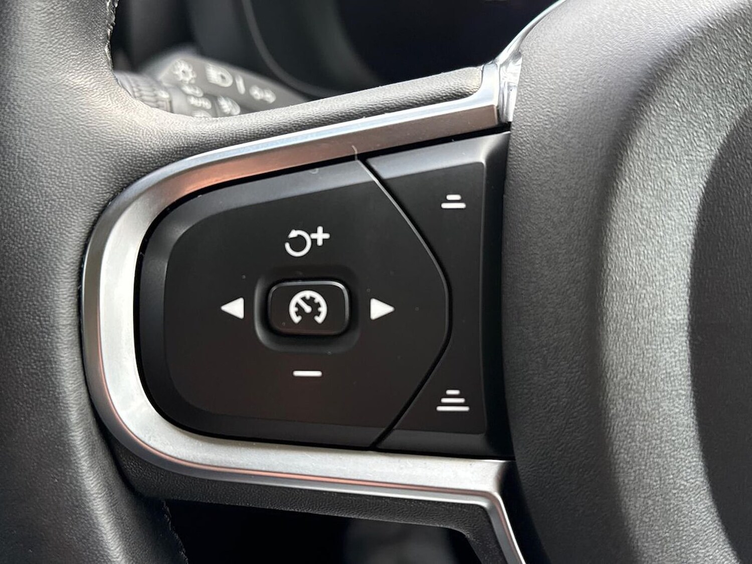 Used Volvo XC60 2023 for sale - 76439800: Photo 27