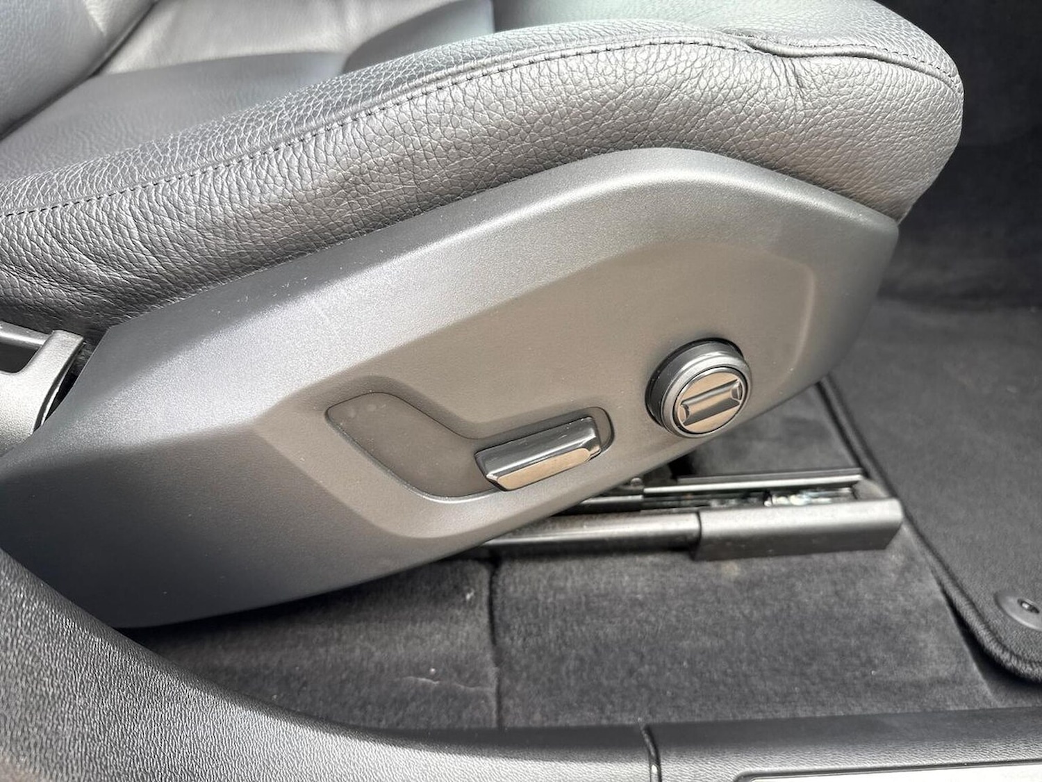 Used Volvo XC60 2023 for sale - 76439800: Photo 30