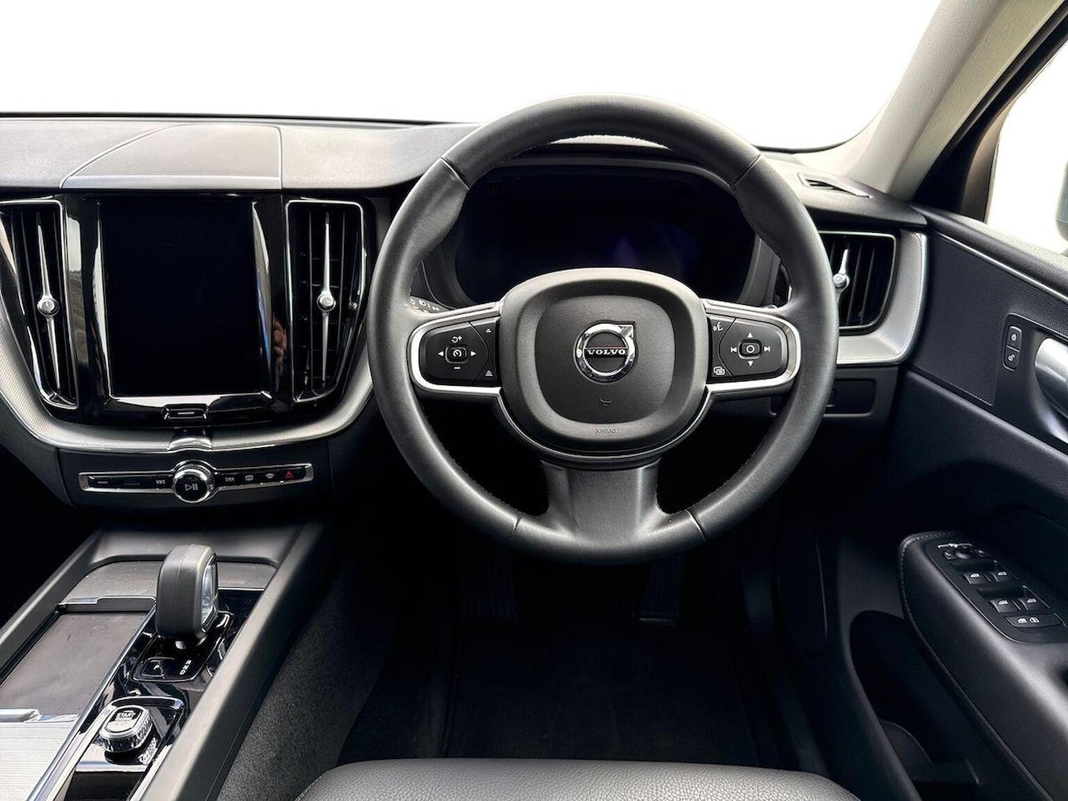 Used Volvo XC60 2023 for sale - 76439800: Photo 9