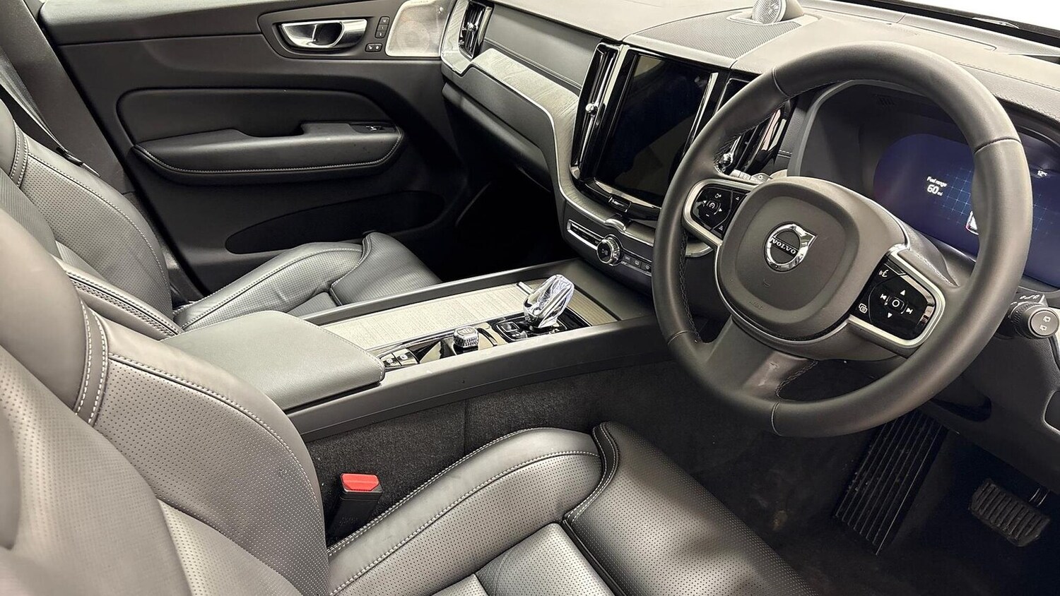 Used Volvo XC60 2025 for sale - 77487379: Photo 9